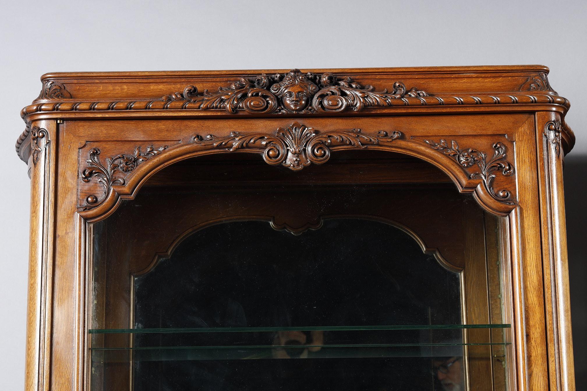 Pair of Regency-style display cabinet For Sale 2