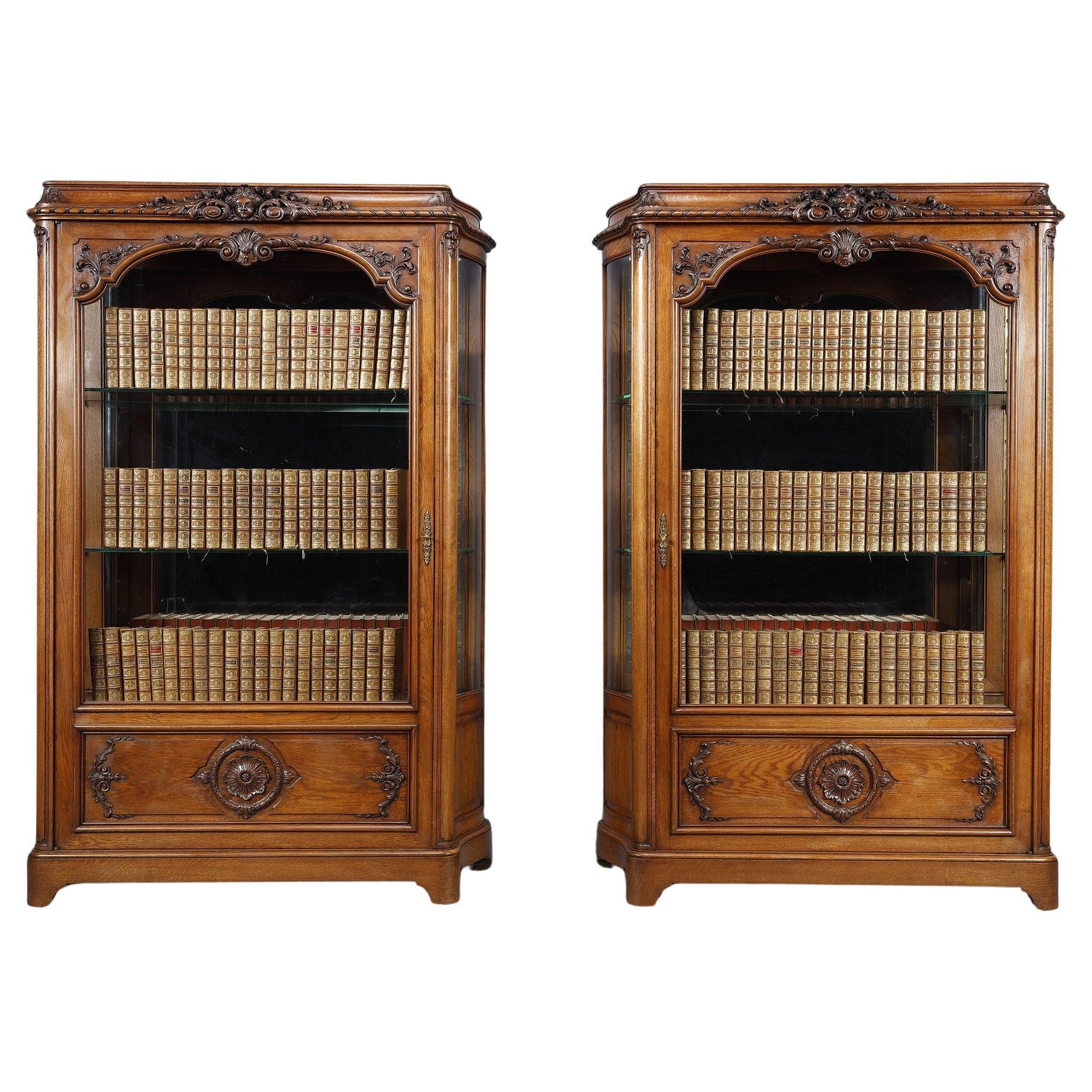 Pair of Regency-style display cabinet For Sale
