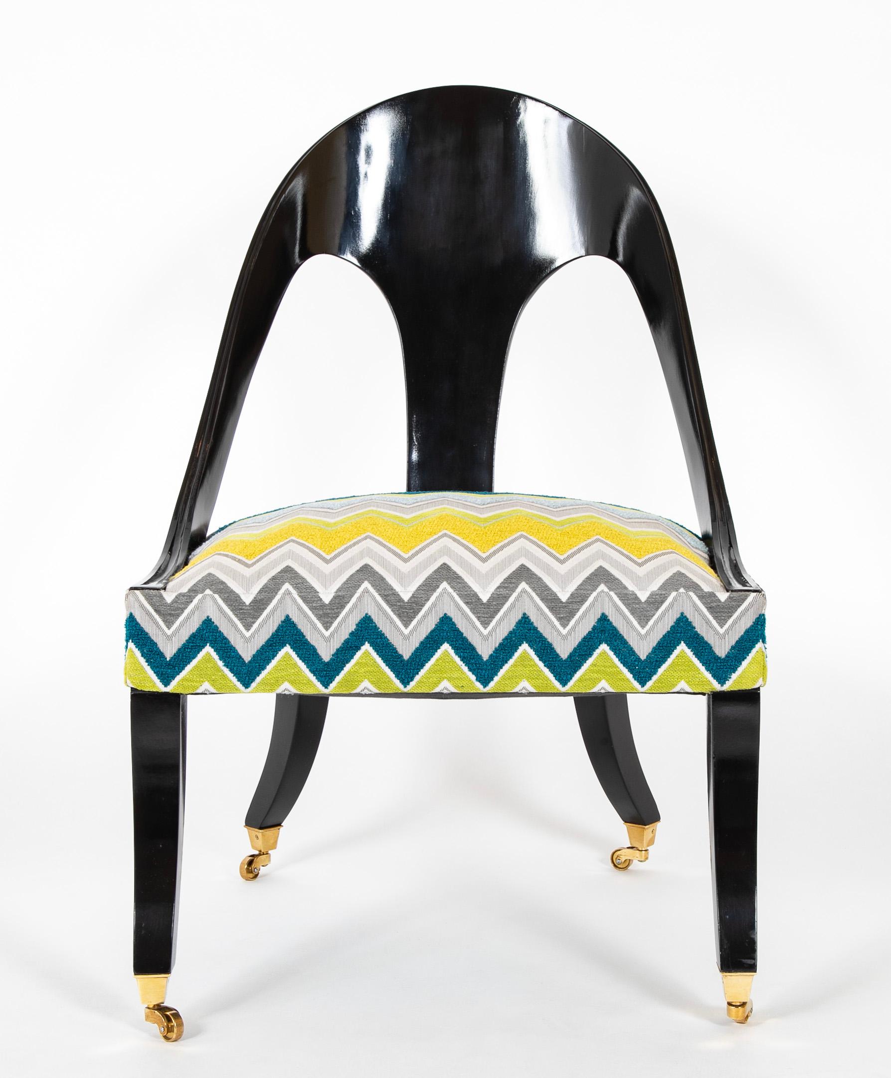 Paire de chaises à dossier cuillère de style Régence ébénisée en vente 2