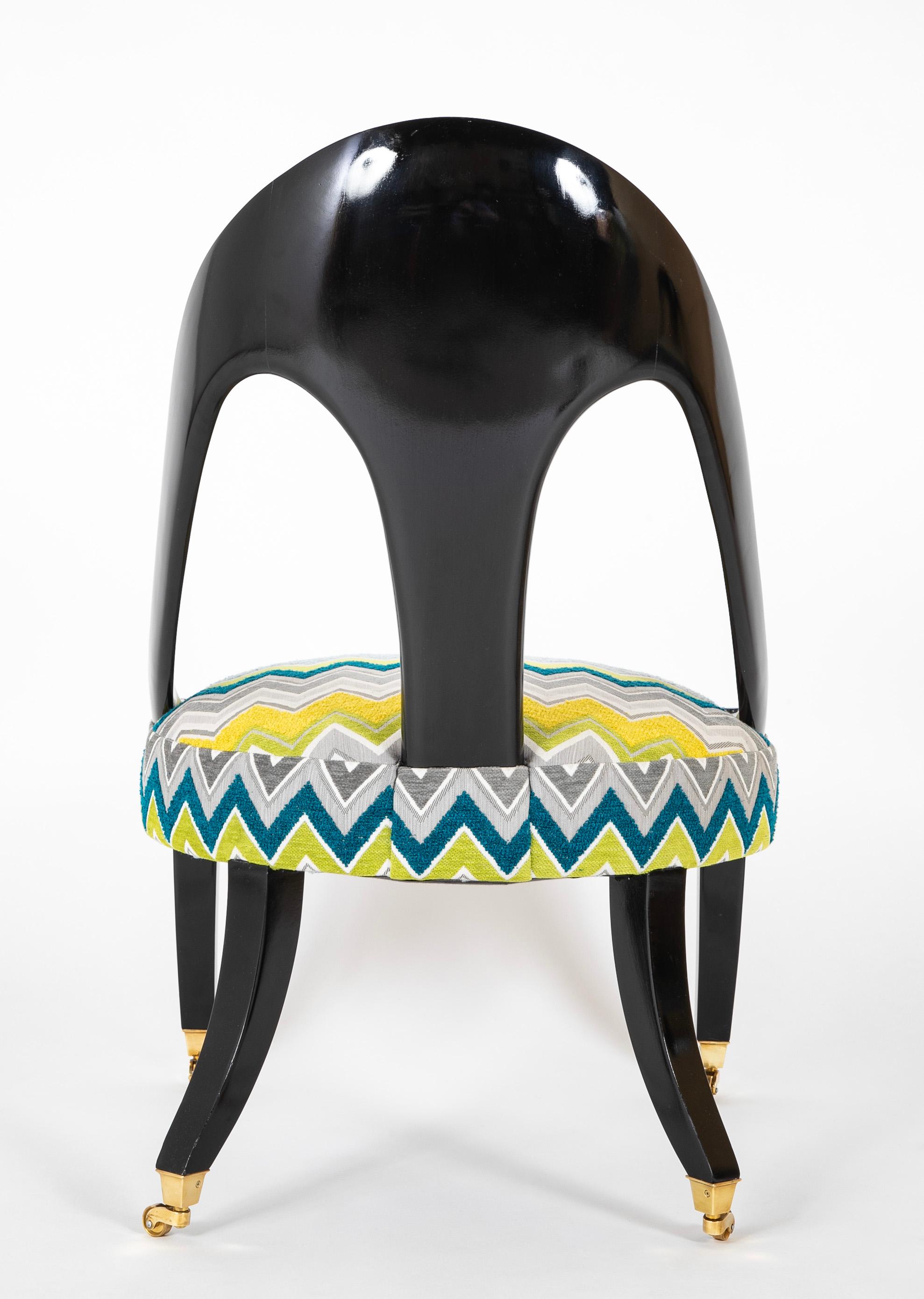 Paire de chaises à dossier cuillère de style Régence ébénisée en vente 3