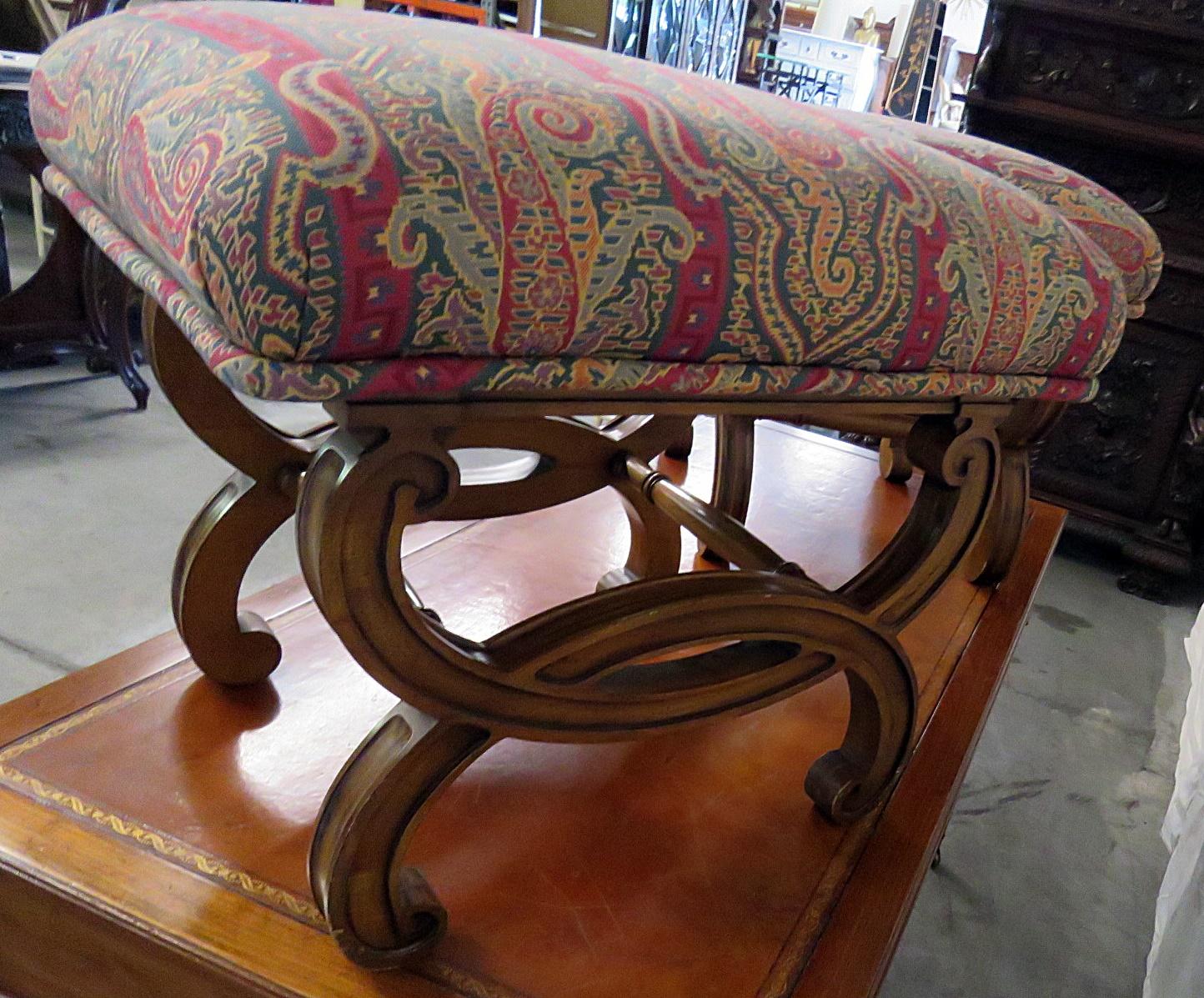 Pair of Dorothy Draper style French Regency Style Footstools Benches In Good Condition For Sale In Swedesboro, NJ