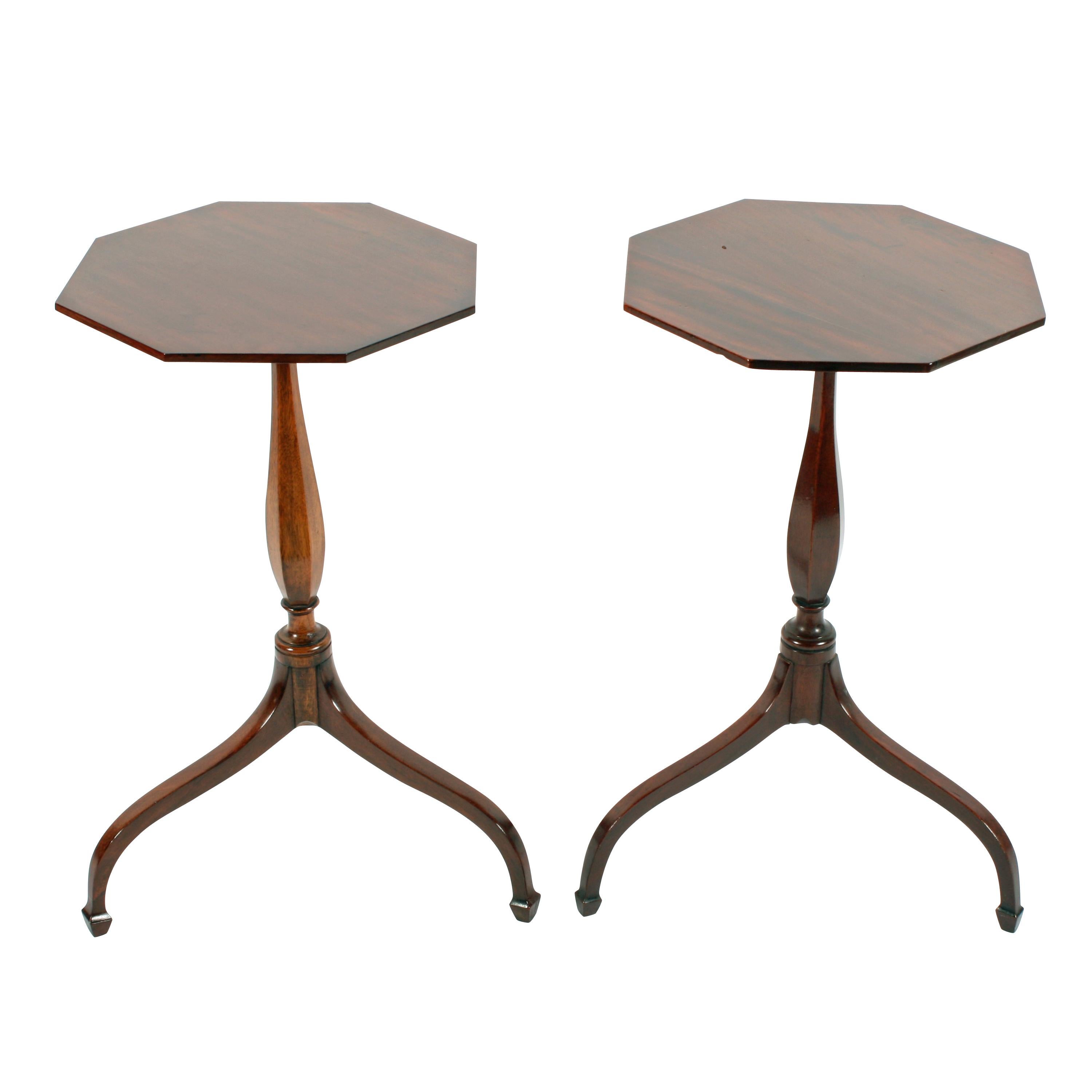 A pair of early 20th century Regency style octagonal top mahogany kettle stands.

The stands have a baluster shaped hexagonal stem and an umbrella tripod base.

The tips of the tripod base have squared spayed toes.

The tables are in good