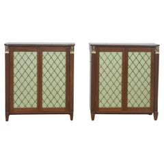 Coppia di armadi in mogano in stile Regency con ante a listelli in ottone