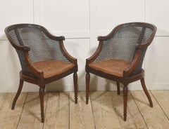 Paire de fauteuils à dossier canné en acajou de style Régence
