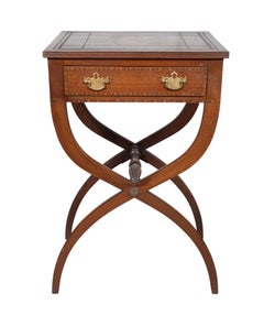 Pareja De Mesas Auxiliares De Caoba Estilo Regencia