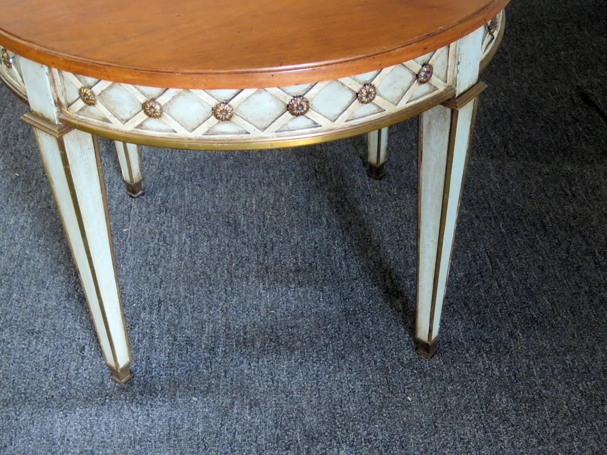 Pair of Trouvailles French Directoire Style Paint Decorated Side End Tables In Good Condition In Swedesboro, NJ