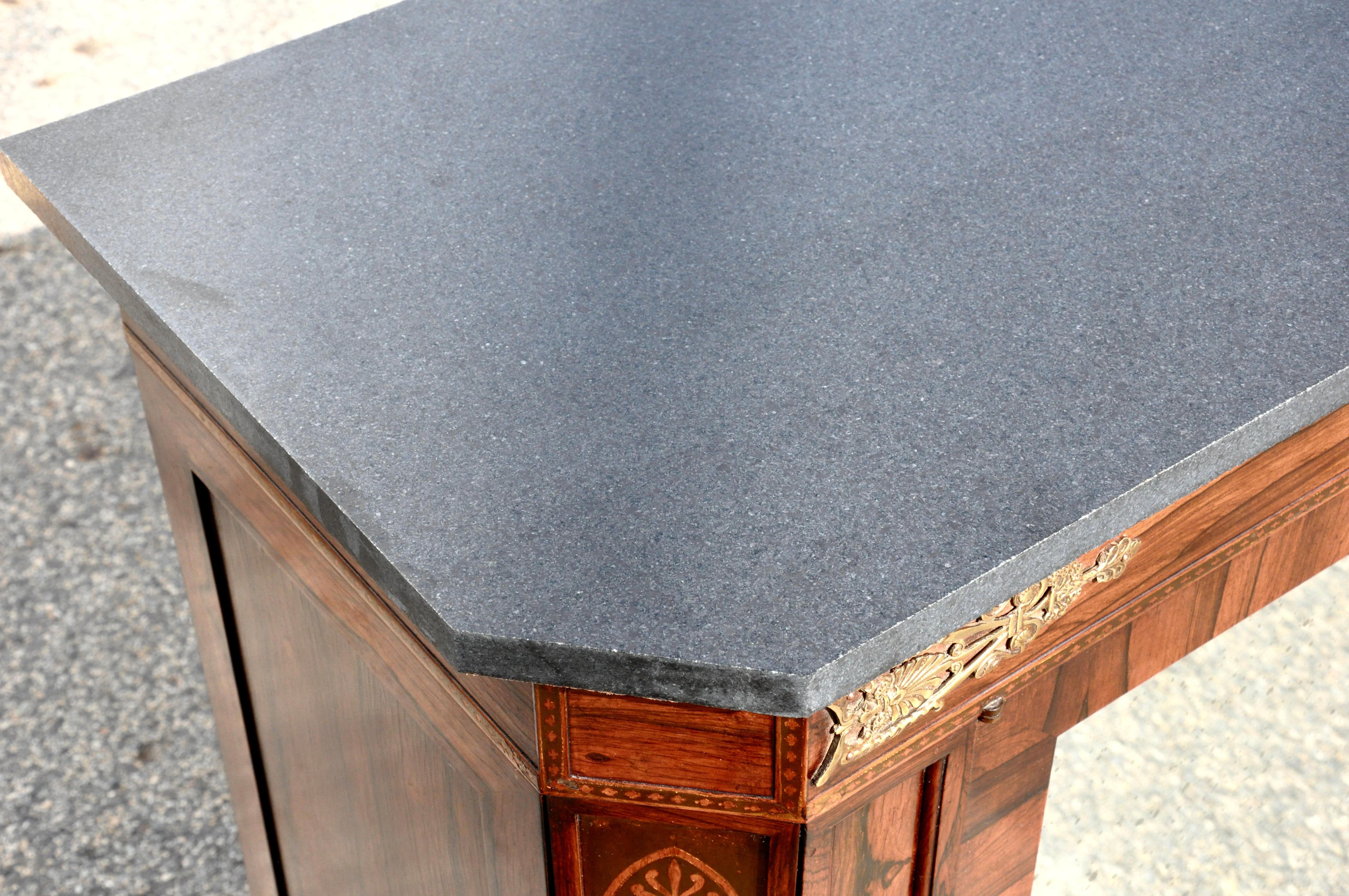 Marbre Paire de meubles d'appoint en palissandre de style Régence en vente