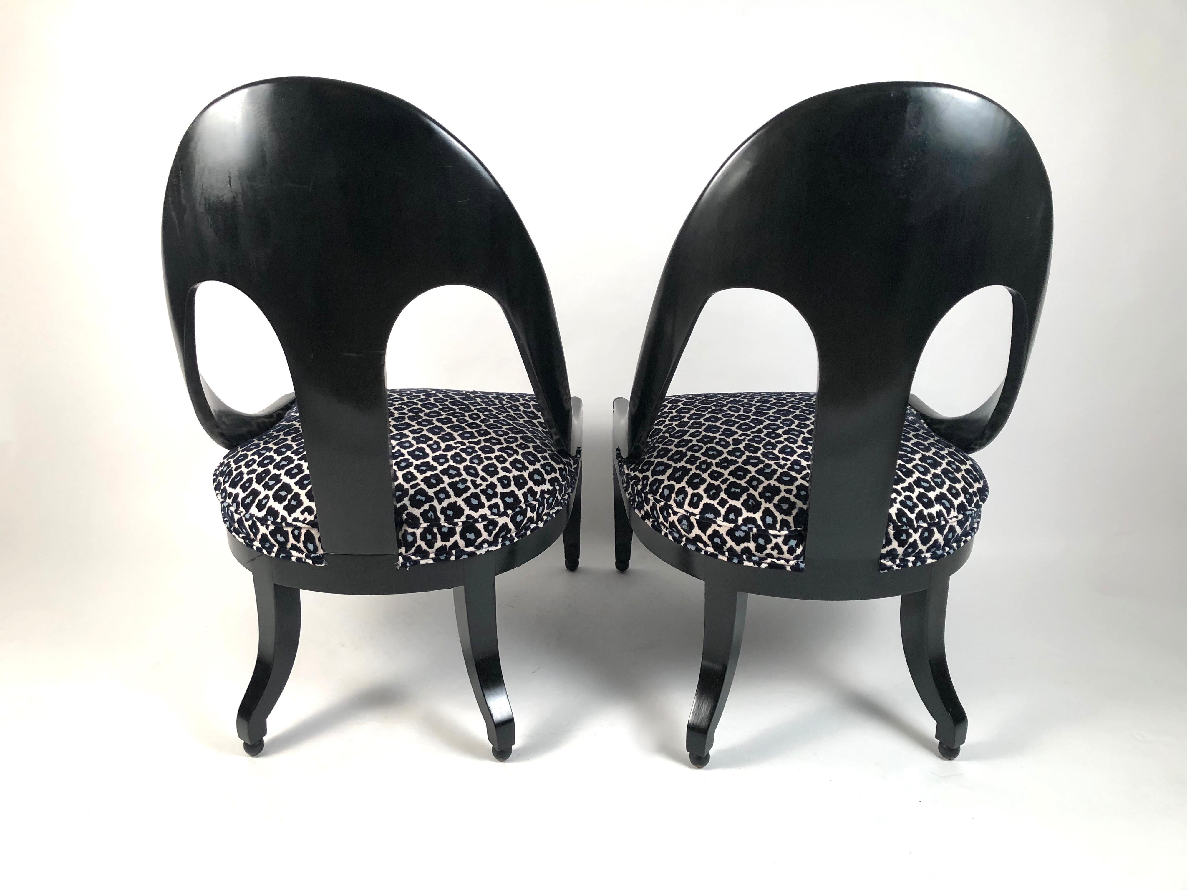 Pair of Vintage Black Hollywood Regency Style Spoon Back Chairs In Good Condition In Essex, MA