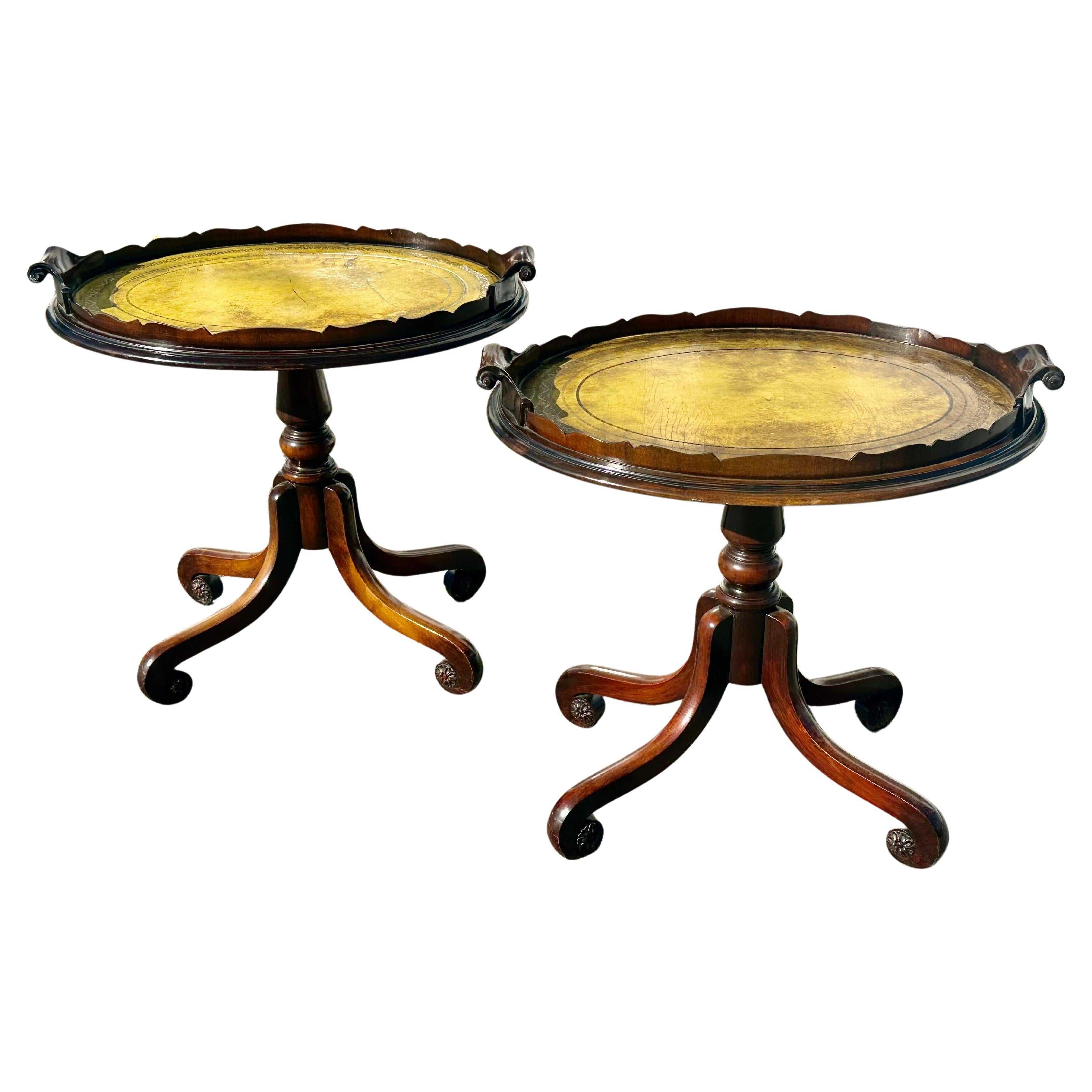 Paar Beistelltische im Regency-Stil mit Tablettplatte