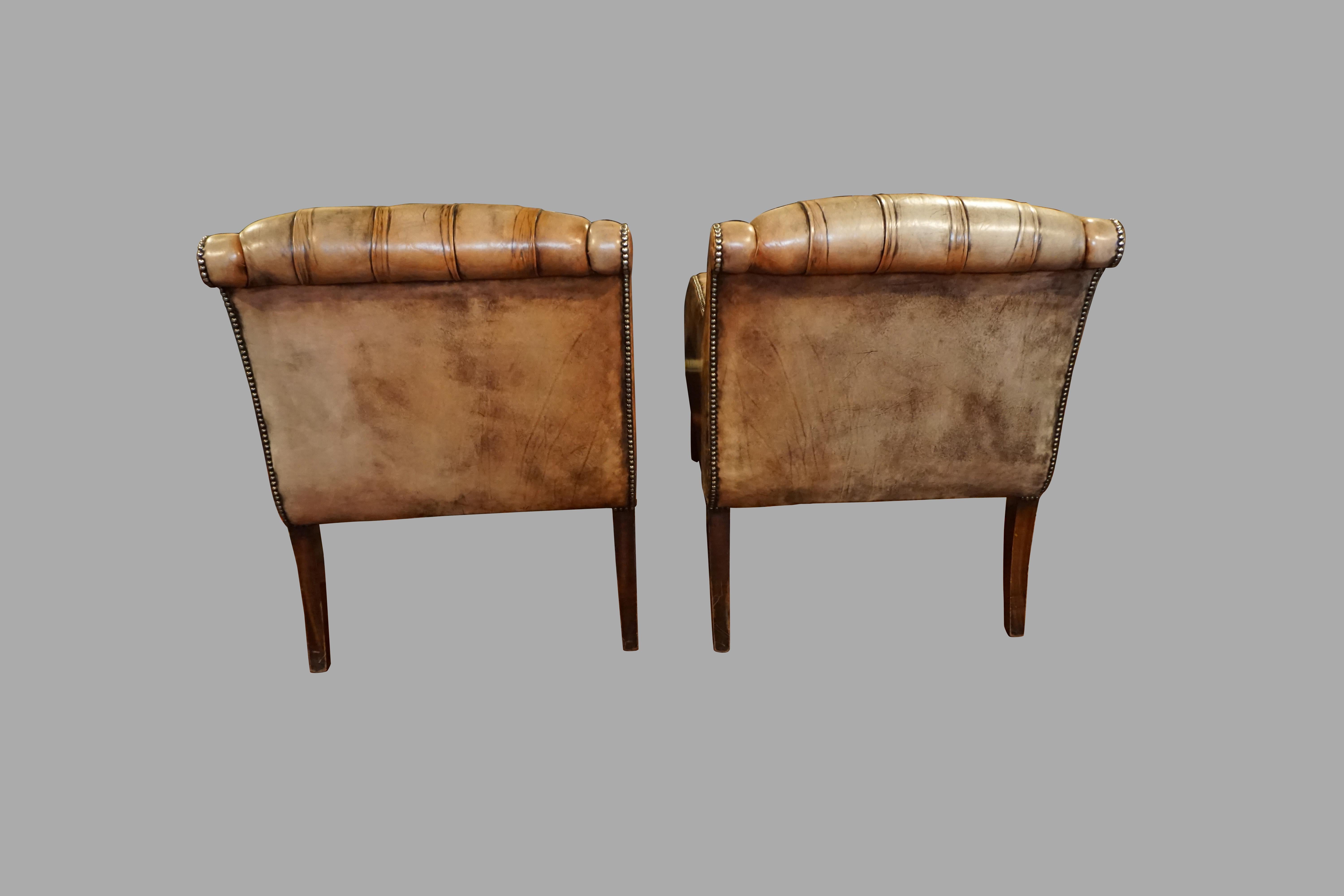 Pair of Regency Style Tufted Leather Club Chairs with Mahogany Legs In Good Condition In San Francisco, CA