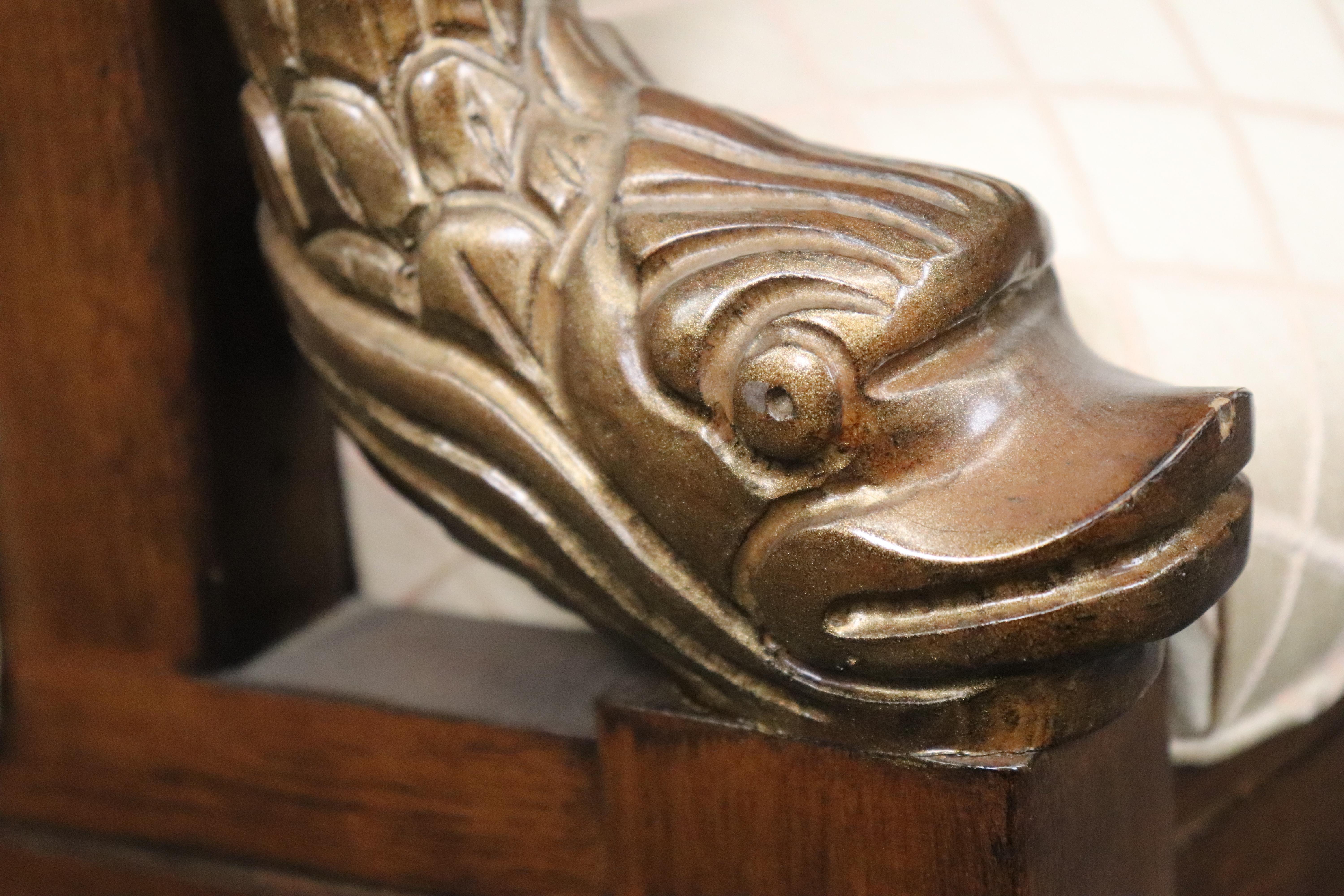 Coppia di sedie Bergères imbottite in stile Regency di Council Gilded Dolphins in vendita 4