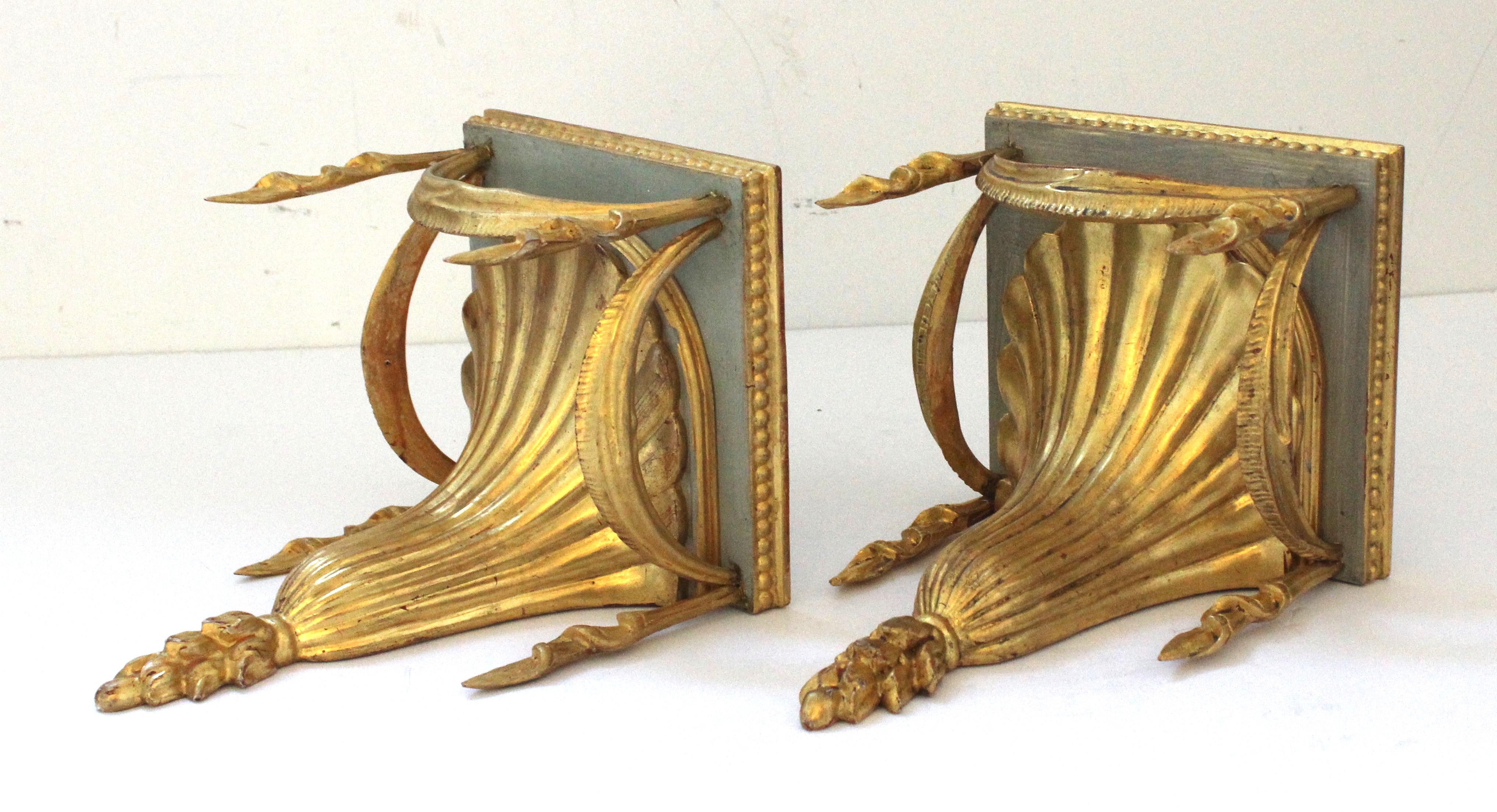 Wood Pair of Regency Style Giltwood Wall Brackets For Sale
