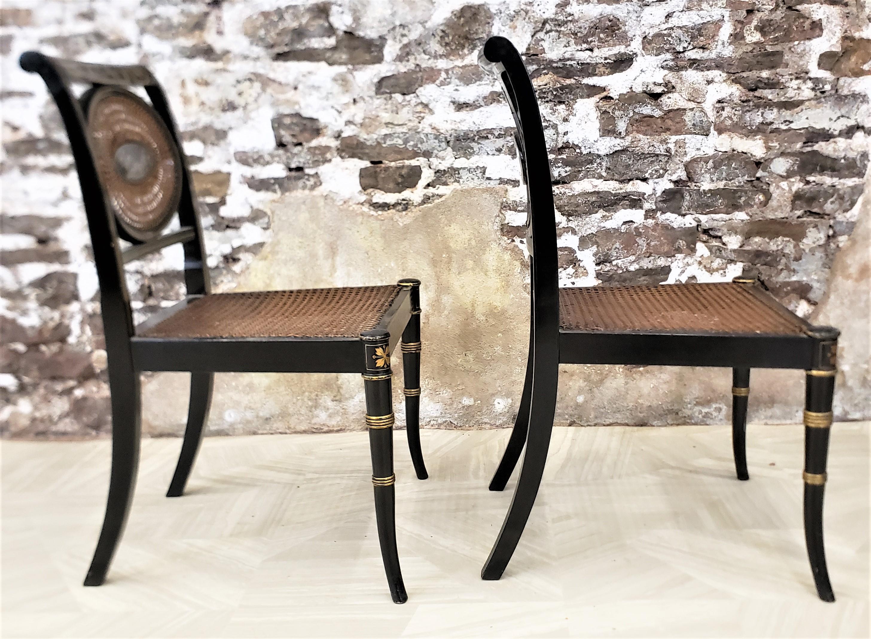 Paar Beistellstühle oder Akzentstühle im Regency-Stil mit liegenden Nude- und Schwanenpaneelen im Angebot 3