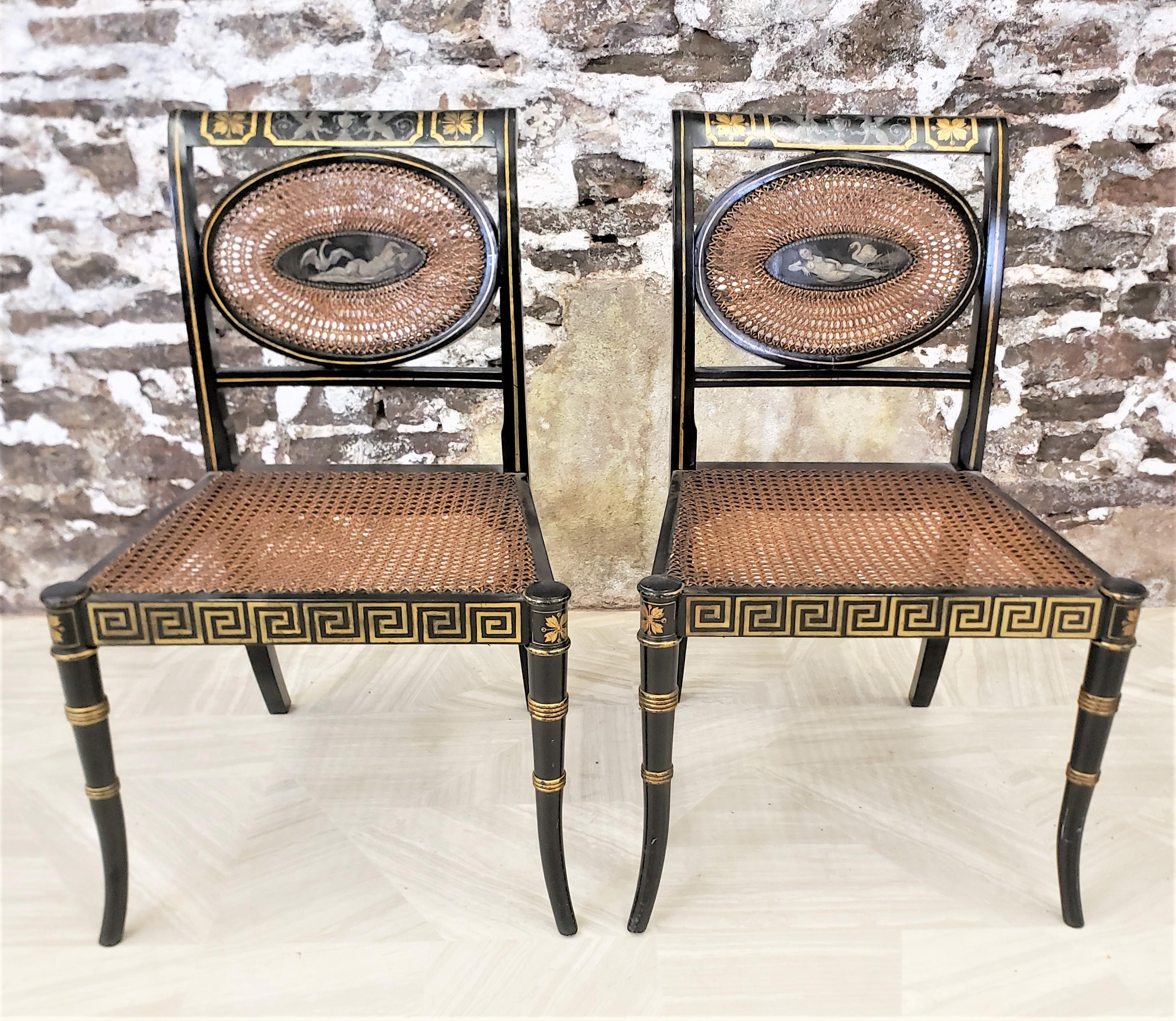 Paar Beistellstühle oder Akzentstühle im Regency-Stil mit liegenden Nude- und Schwanenpaneelen im Zustand „Gut“ im Angebot in Hamilton, Ontario
