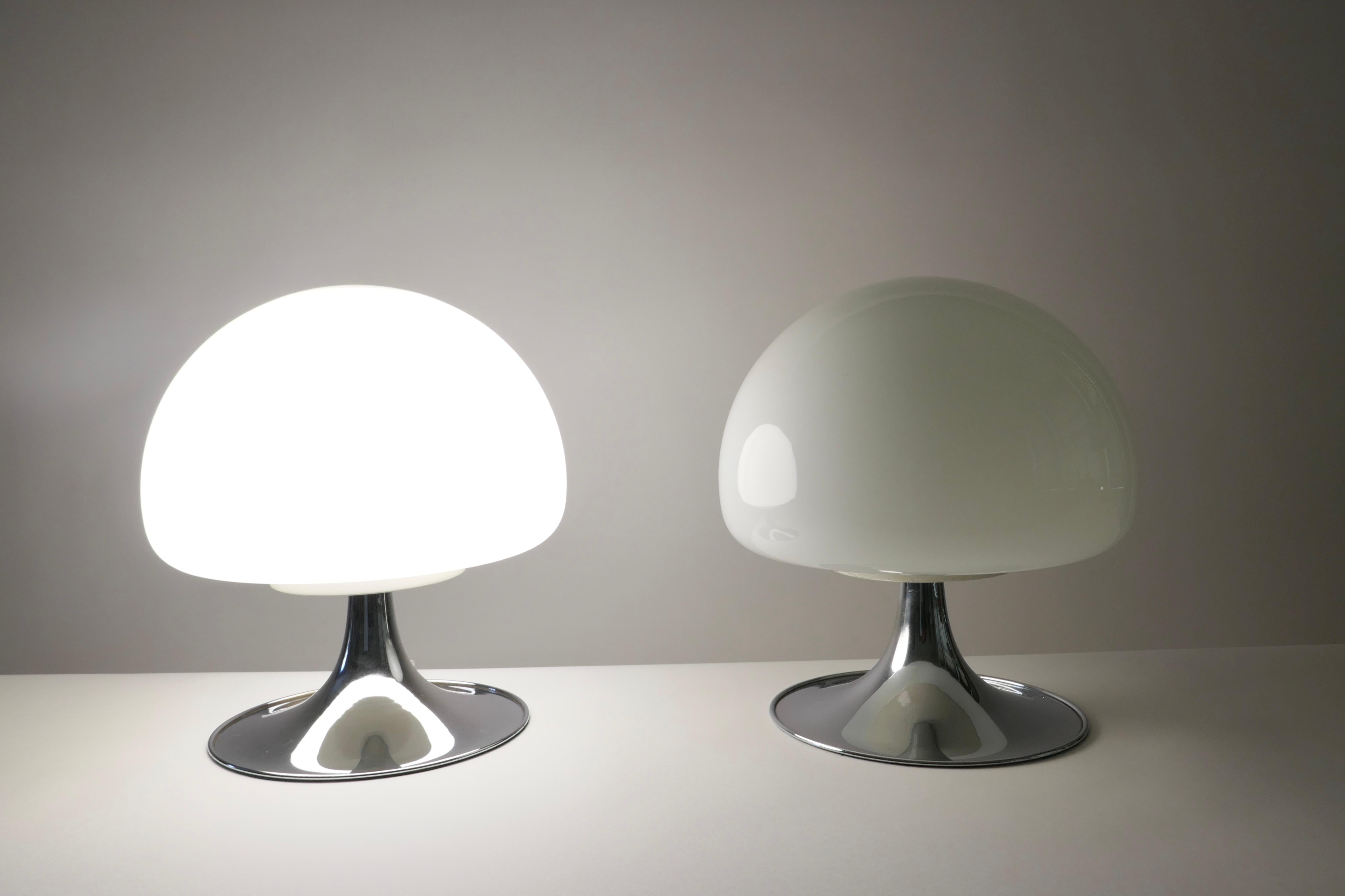 Pair of table lamps designed by Goffredo Reggiani and produced by Reggiani, Italy, in the 1960s. The base is in chromed steel in the shape of a trumpet where a mushroom-shaped opal glass lampshade is defined. It is in its original condition and in