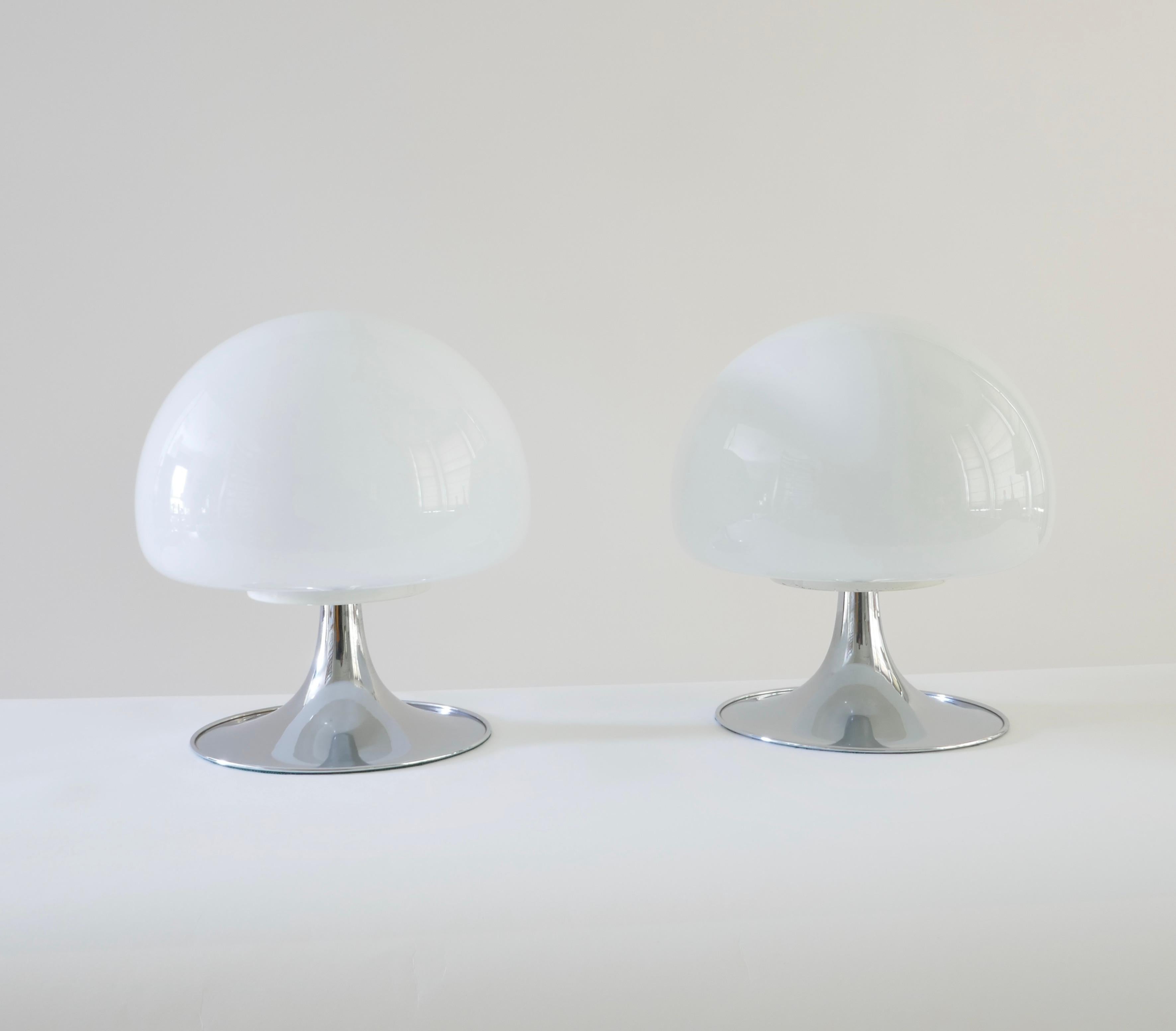 Opaline Glass Pair of Reggiani Mushroom Lamp, Italy 1960s