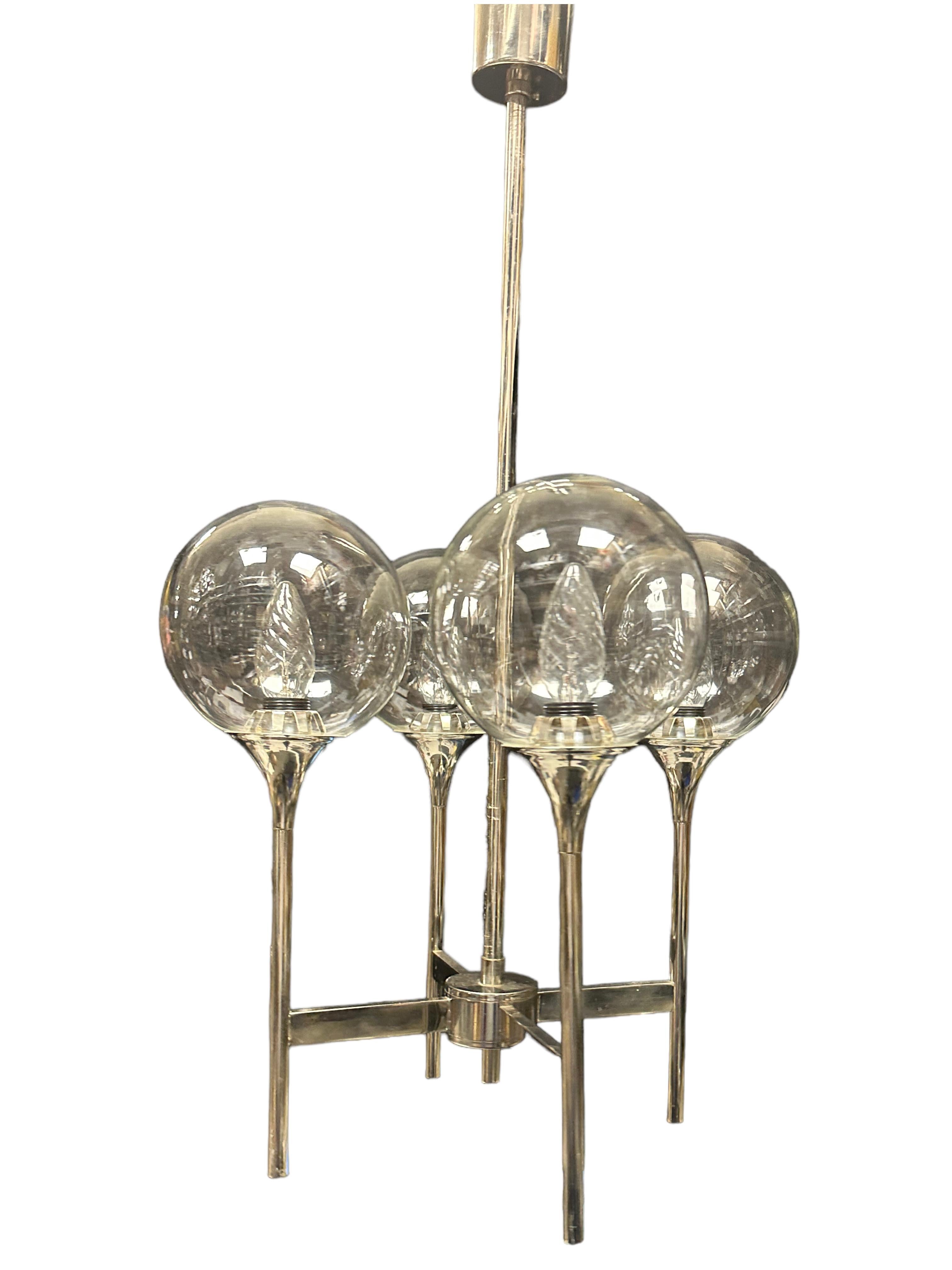 Paire de lustres à boules de style Reggiani Sciolari des années 1970 à 4 éclairages, chrome et verre en vente 4