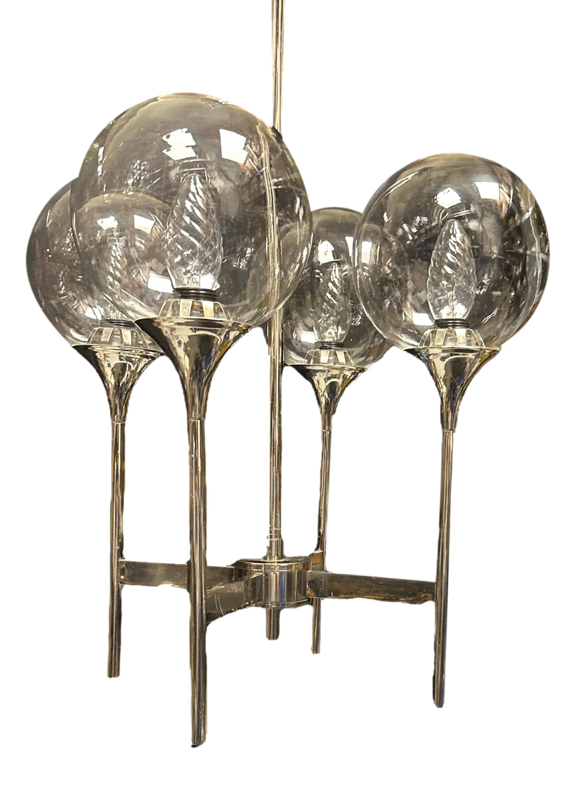 Paire de lustres à boules de style Reggiani Sciolari des années 1970 à 4 éclairages, chrome et verre en vente 5