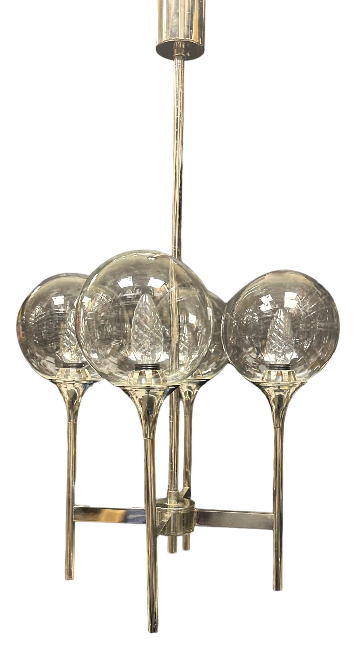 Paire de lustres à boules de style Reggiani Sciolari des années 1970 à 4 éclairages, chrome et verre en vente 8