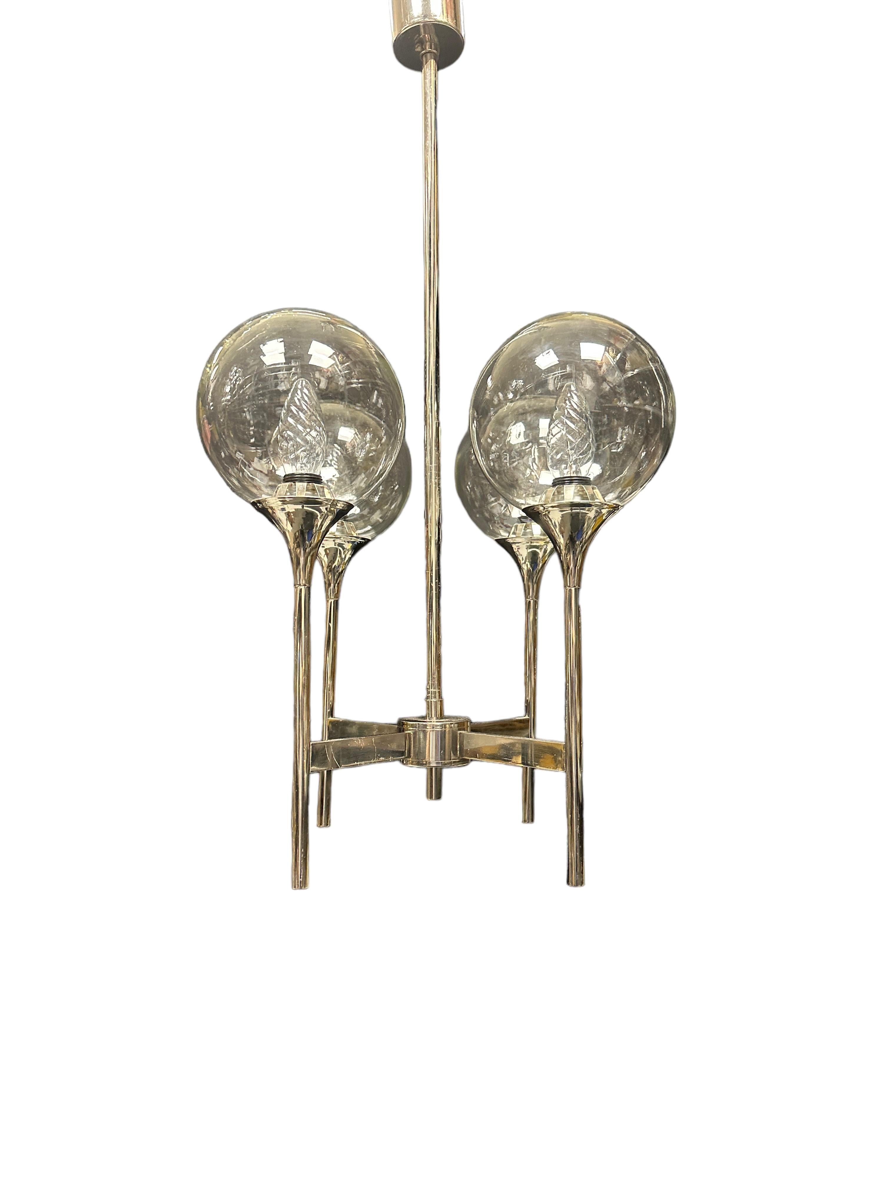 Fin du 20e siècle Paire de lustres à boules de style Reggiani Sciolari des années 1970 à 4 éclairages, chrome et verre en vente