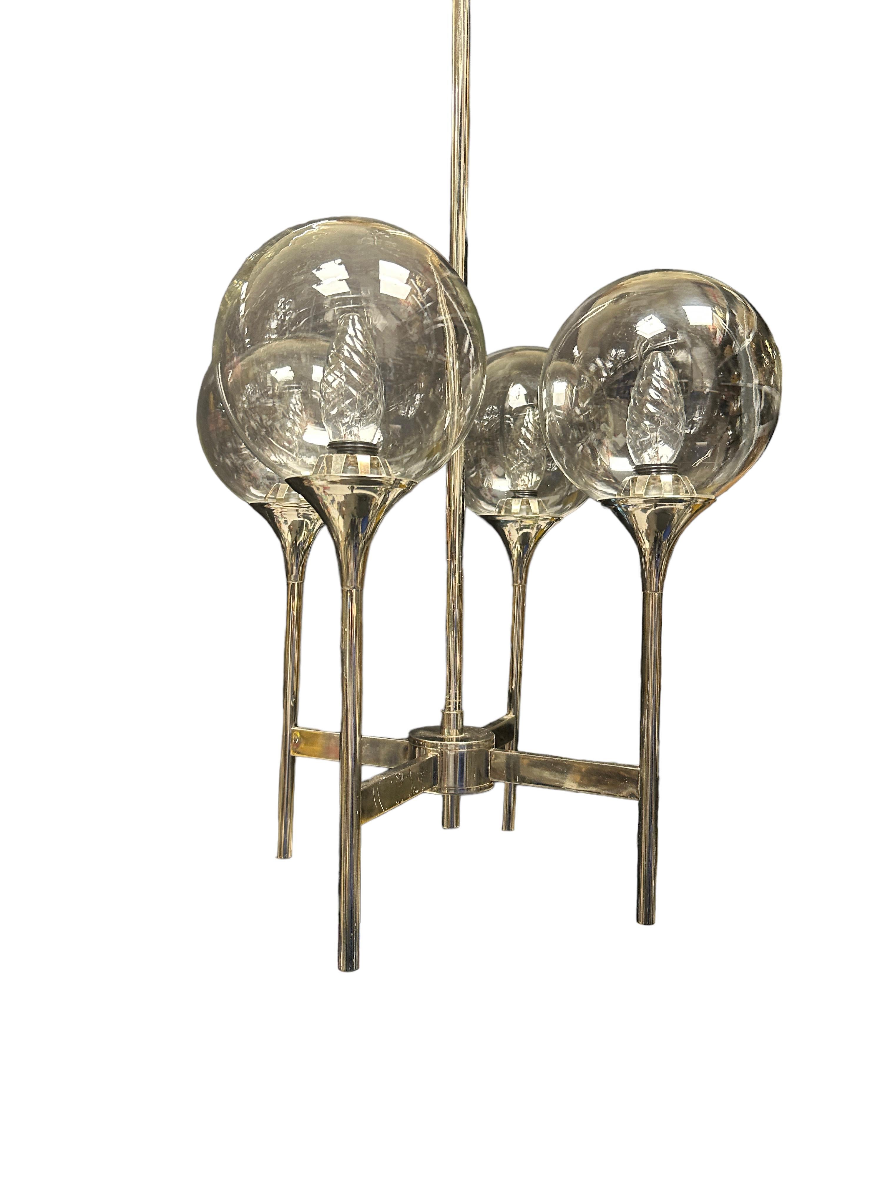 Paire de lustres à boules de style Reggiani Sciolari des années 1970 à 4 éclairages, chrome et verre en vente 1