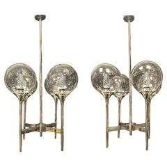 Paire de lustres à boules de style Reggiani Sciolari des années 1970 à 4 éclairages, chrome et verre