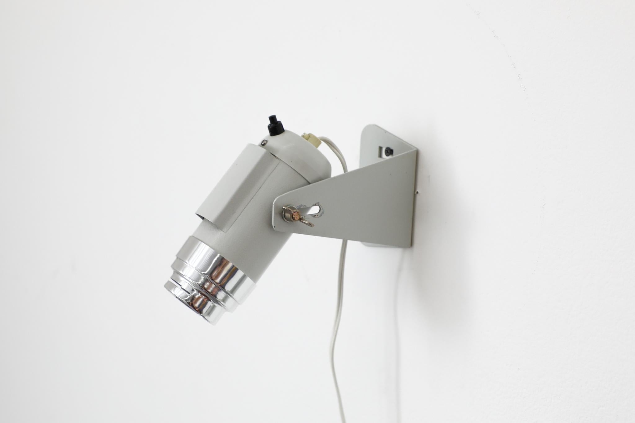 Coppia di lampade a spot da parete in stile industriale Reggiani con accenti cromati in vendita 10