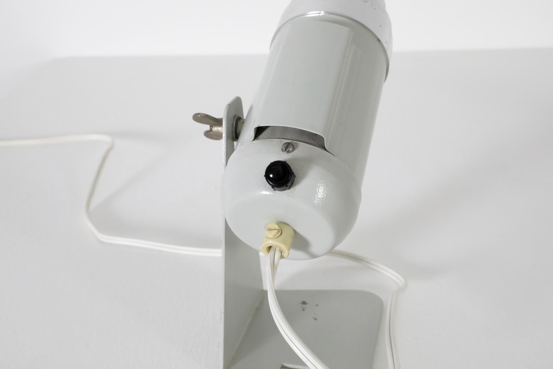 Coppia di lampade a spot da parete in stile industriale Reggiani con accenti cromati in vendita 12
