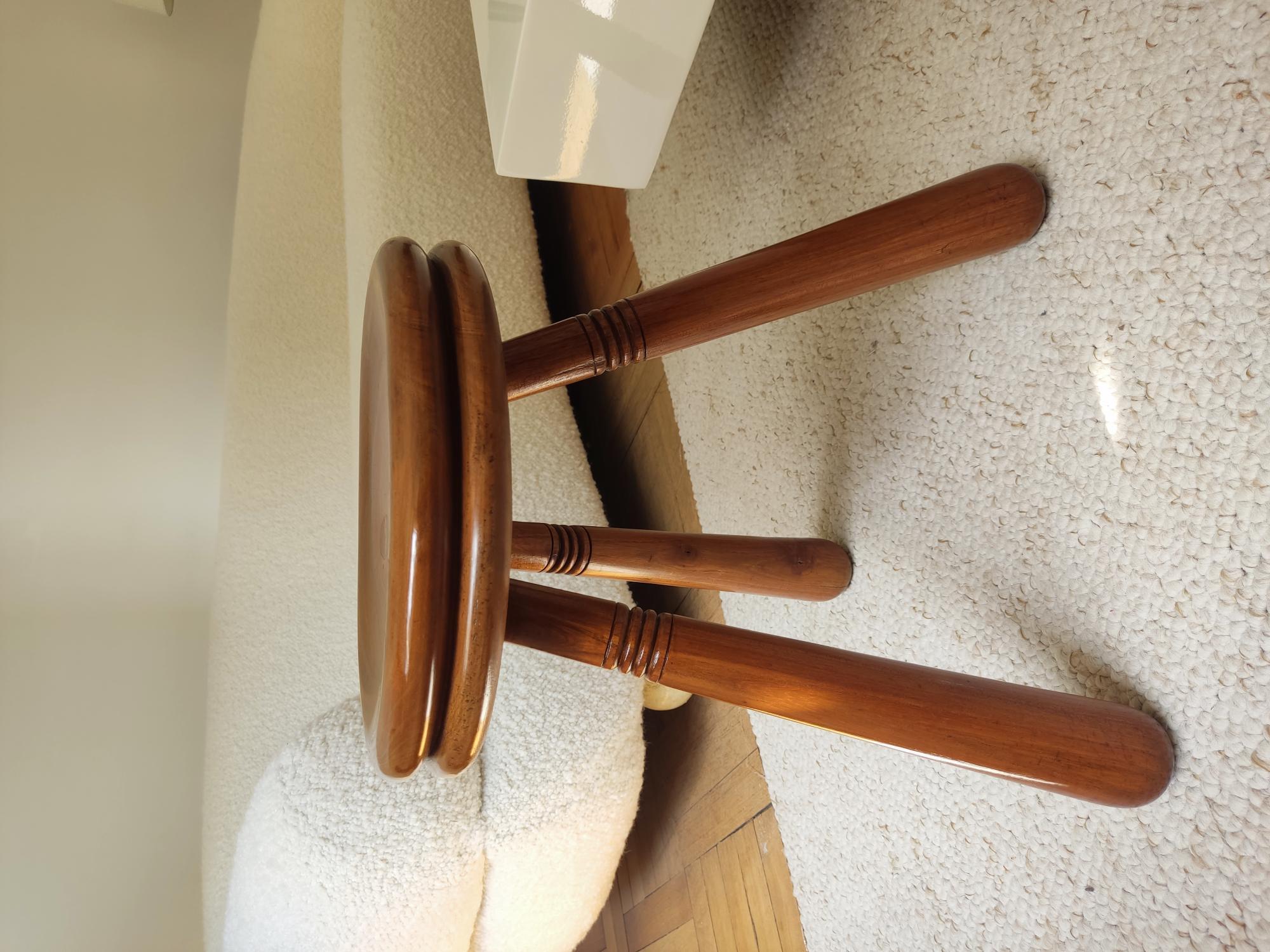20th Century Pair of regionalist tripod stools - France 