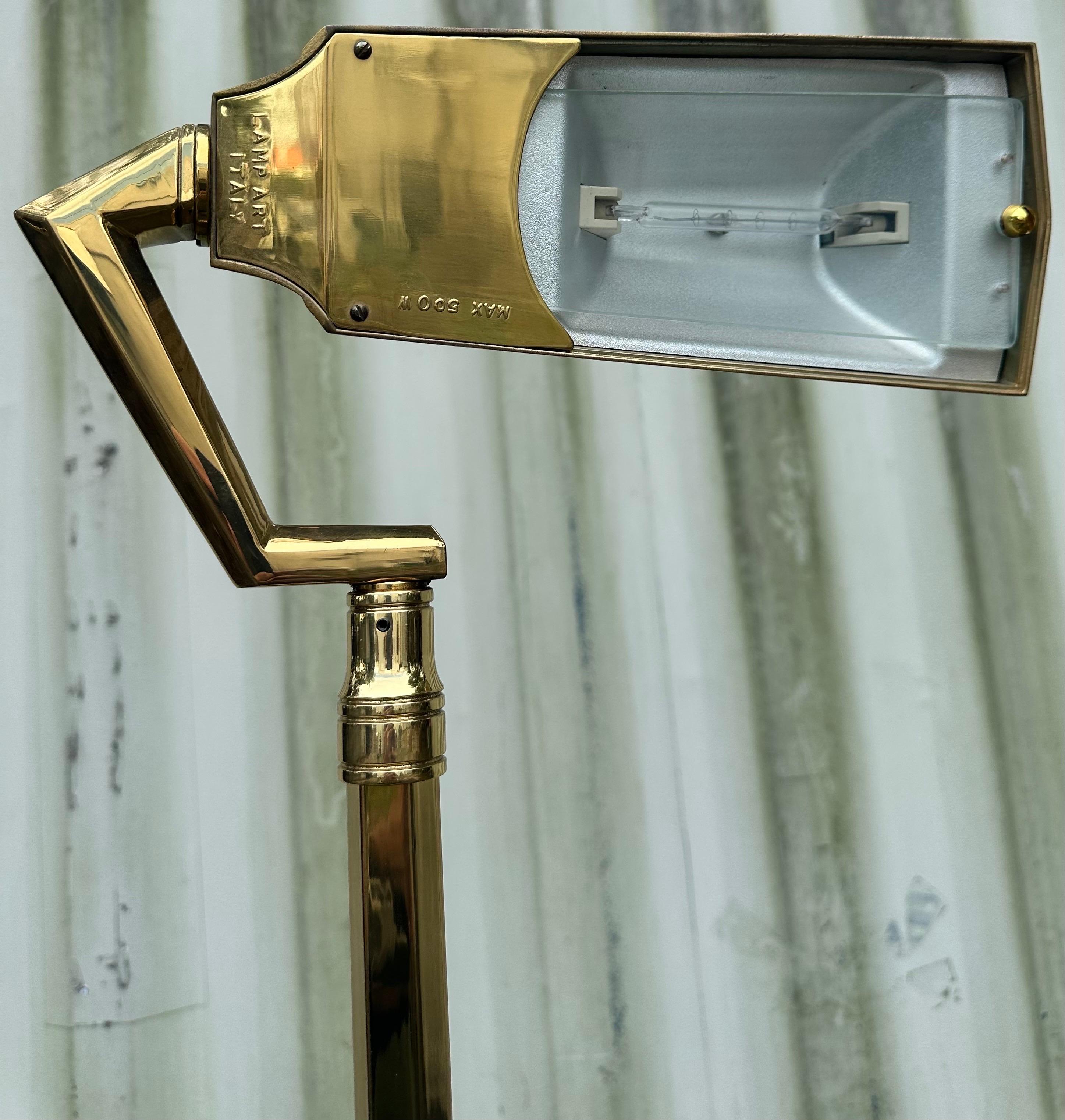 Pareja de lámparas de pie Relco Vintage Italian Brass Design by Fratini en venta 2