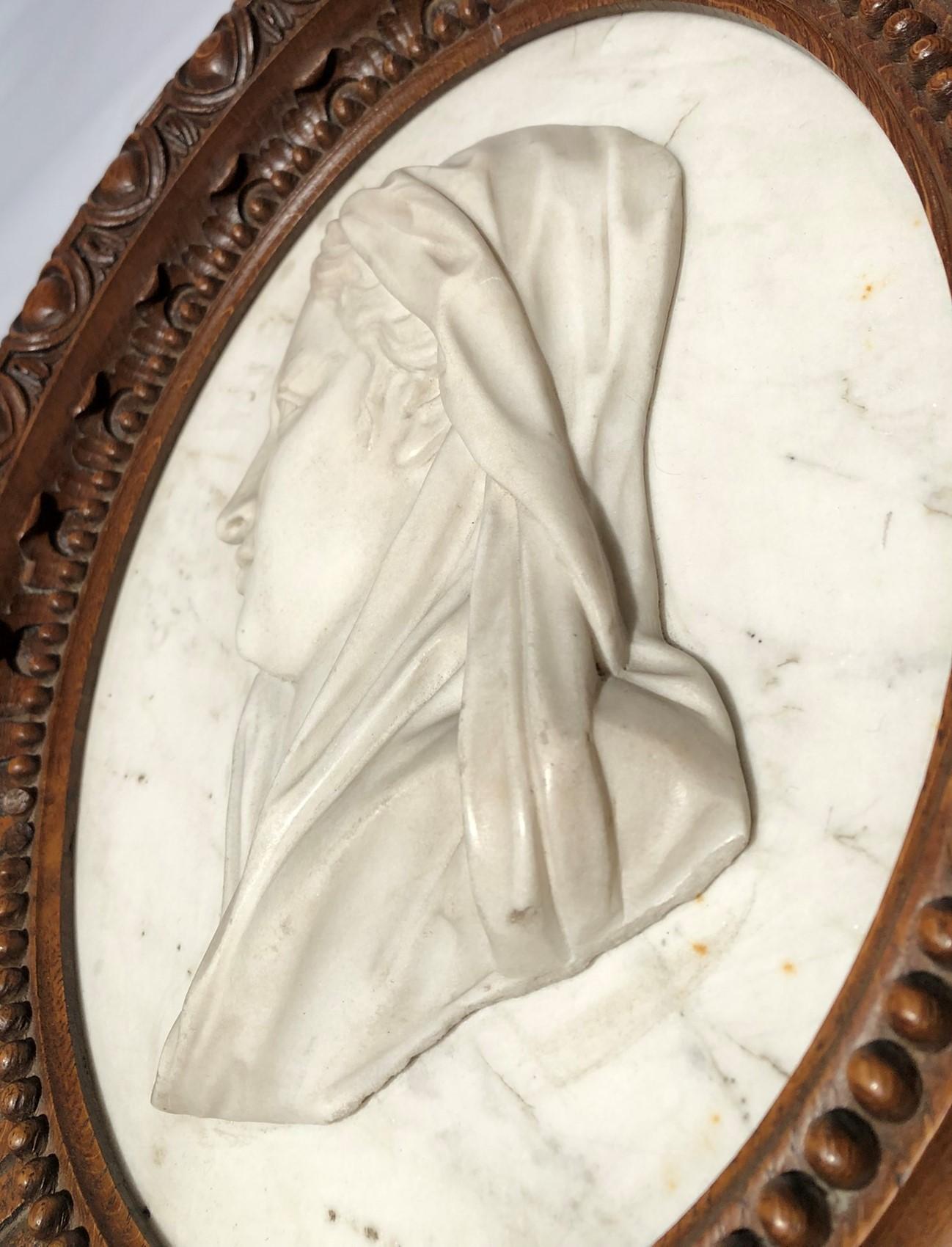 Pair of Reliefs in Marble Représenting the Virgin Mary and Christ after GIRARDON For Sale 1