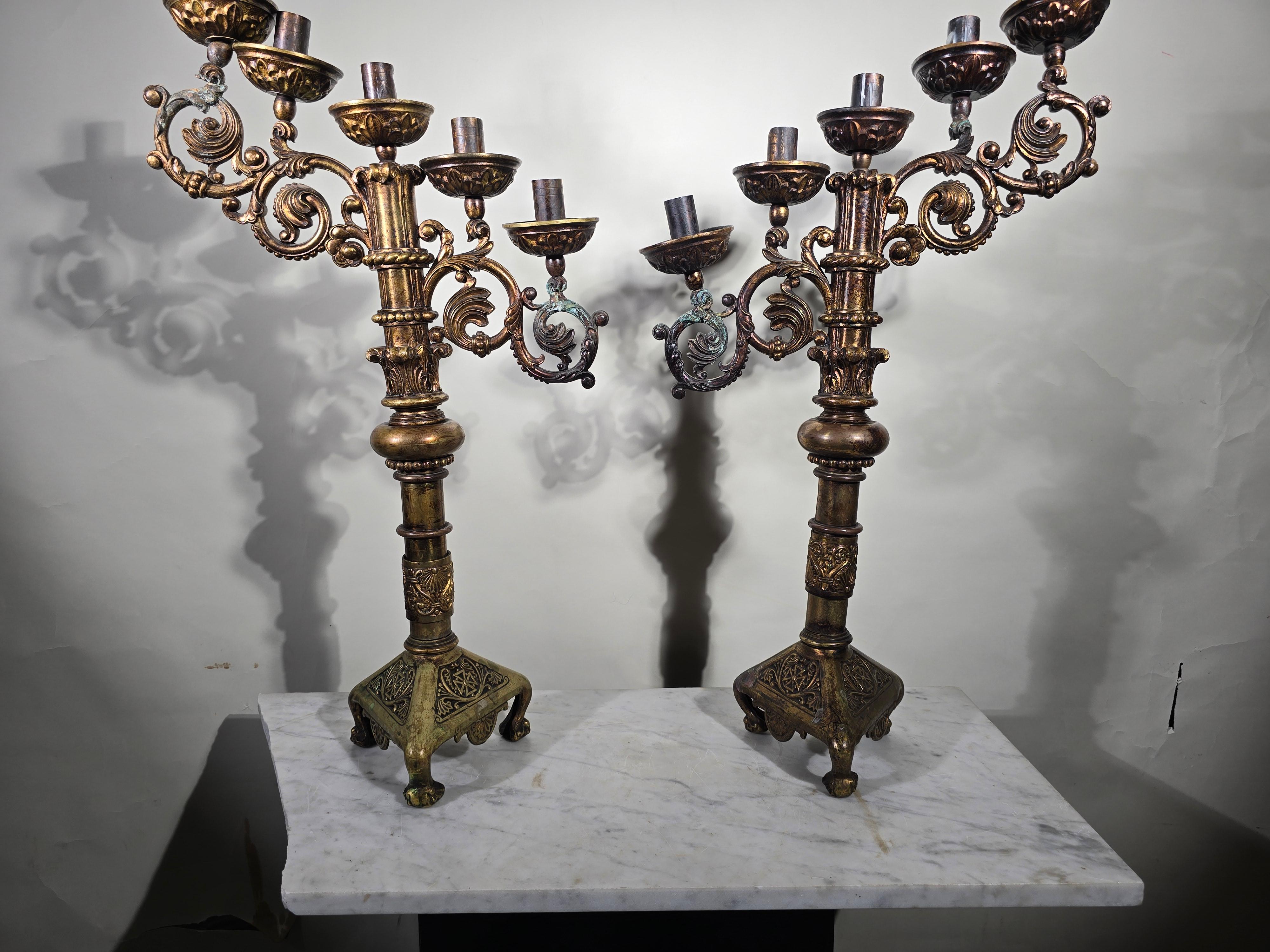Pair of Religious Bronze Candlesticks from the 18th Century In Good Condition For Sale In Madrid, ES