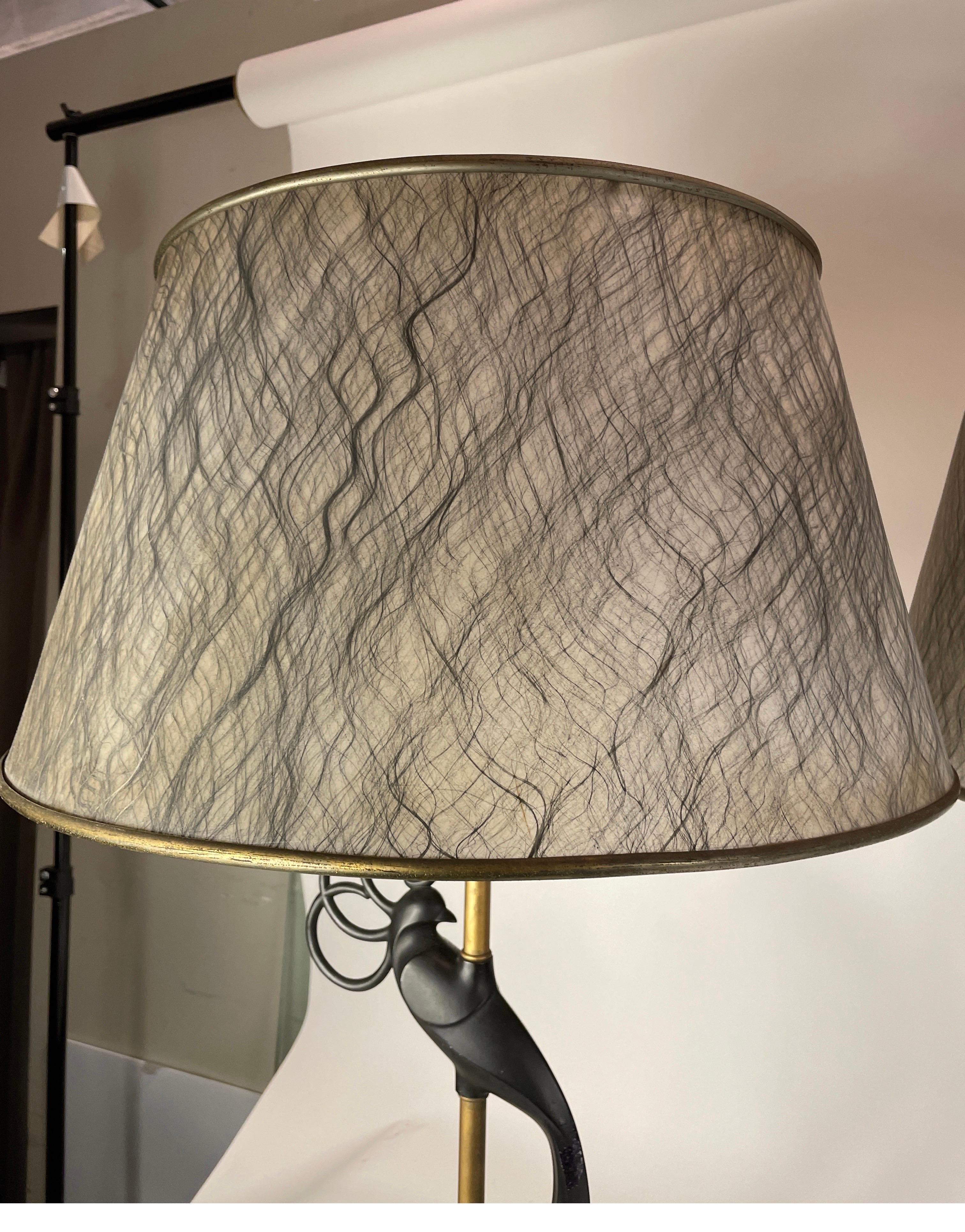 Laiton Paire de lampes de table Rembrandt Lovebird en vente