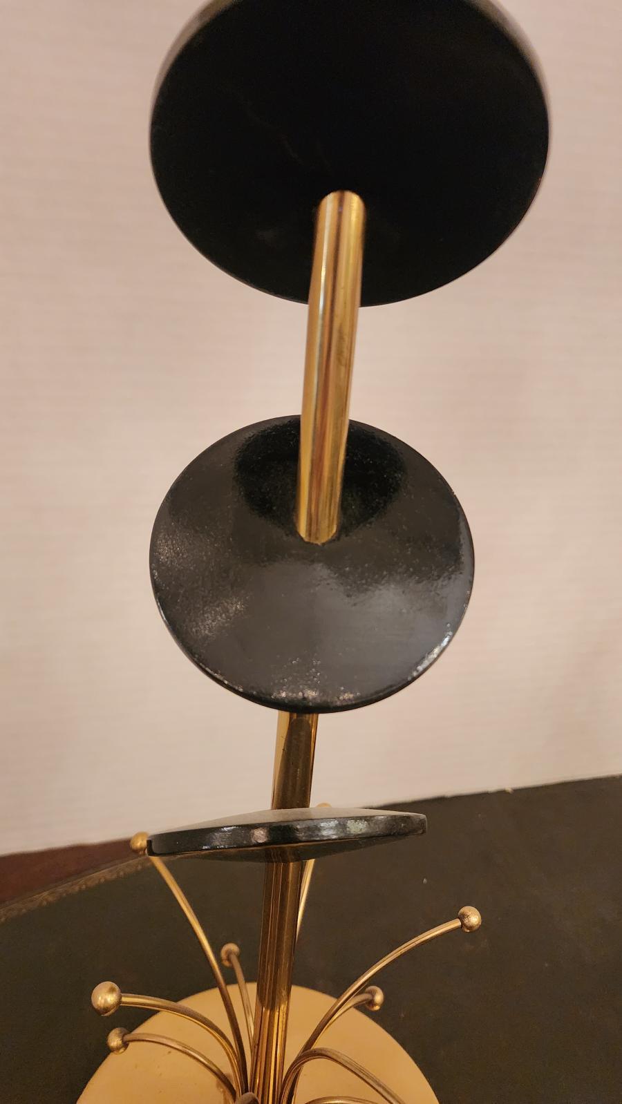 Mid-Century moderno Coppia di lampade moderne in ottone Rembrandt in vendita
