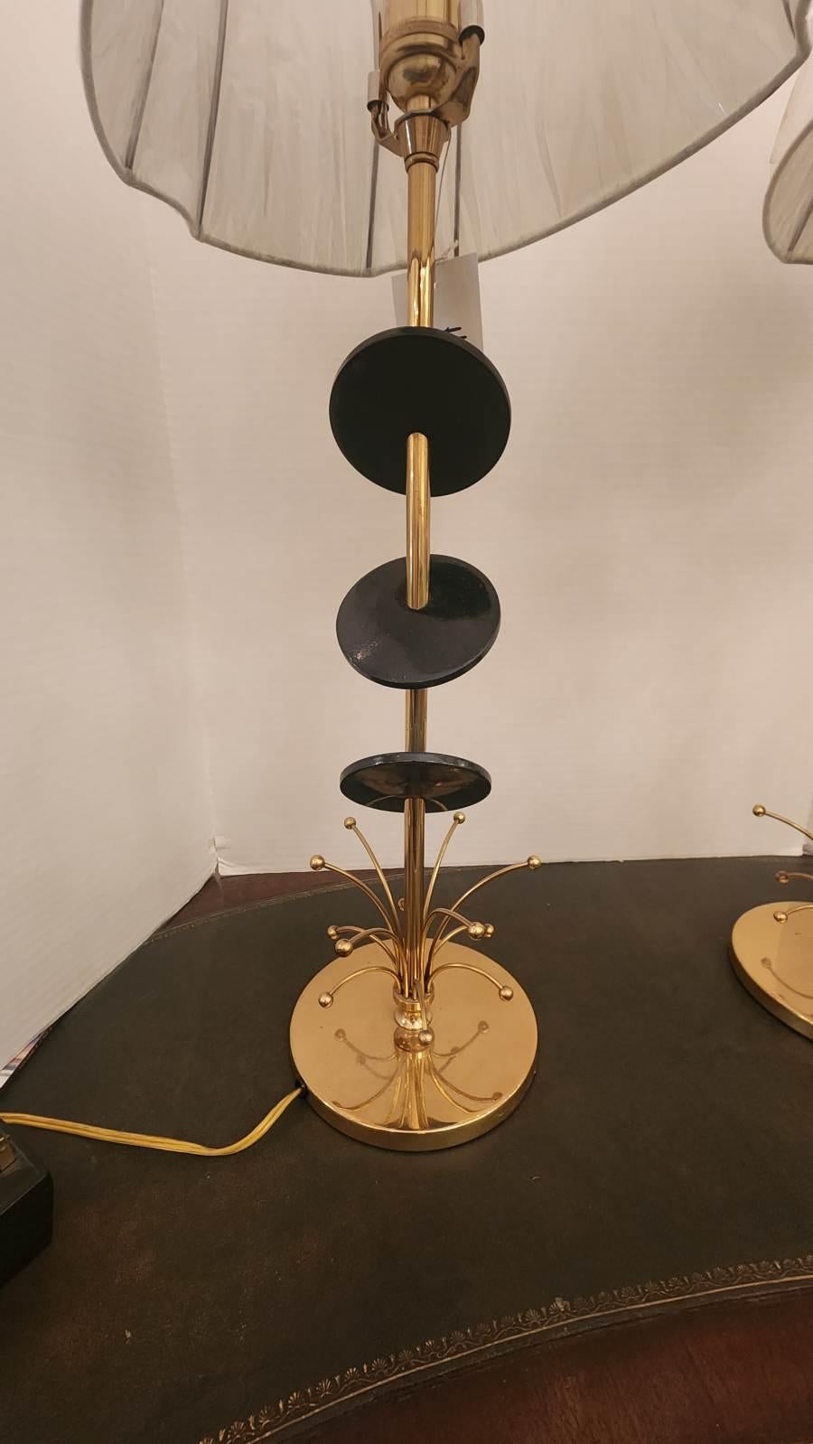 Americano Coppia di lampade moderne in ottone Rembrandt in vendita
