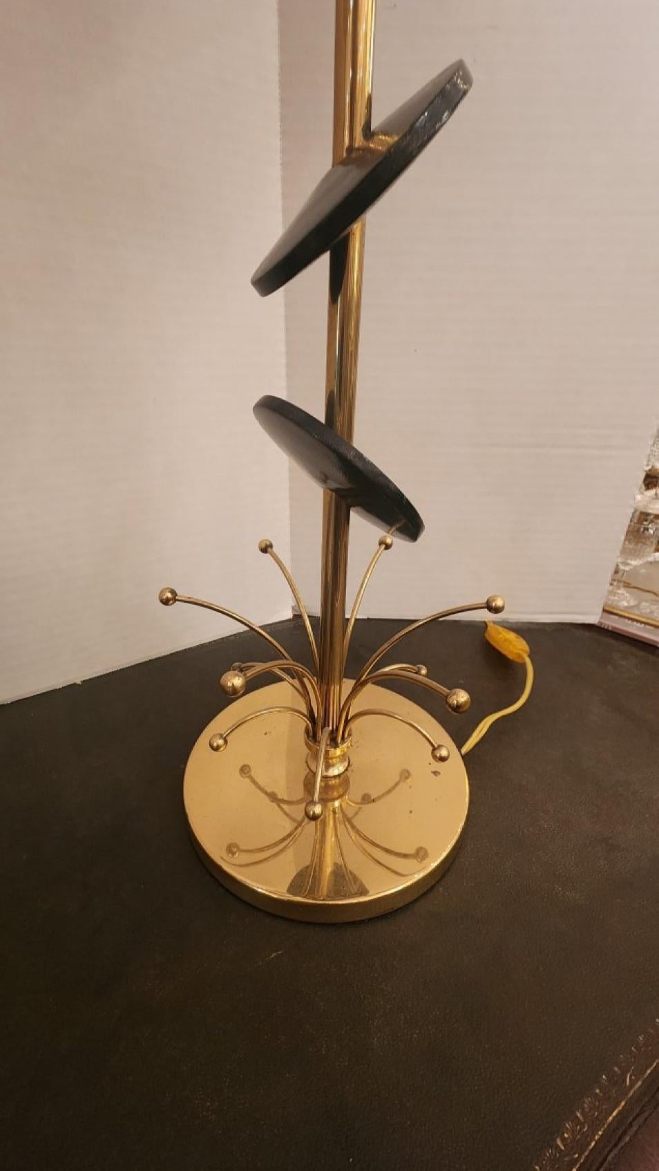 Coppia di lampade moderne in ottone Rembrandt In condizioni buone in vendita a Dallas, TX