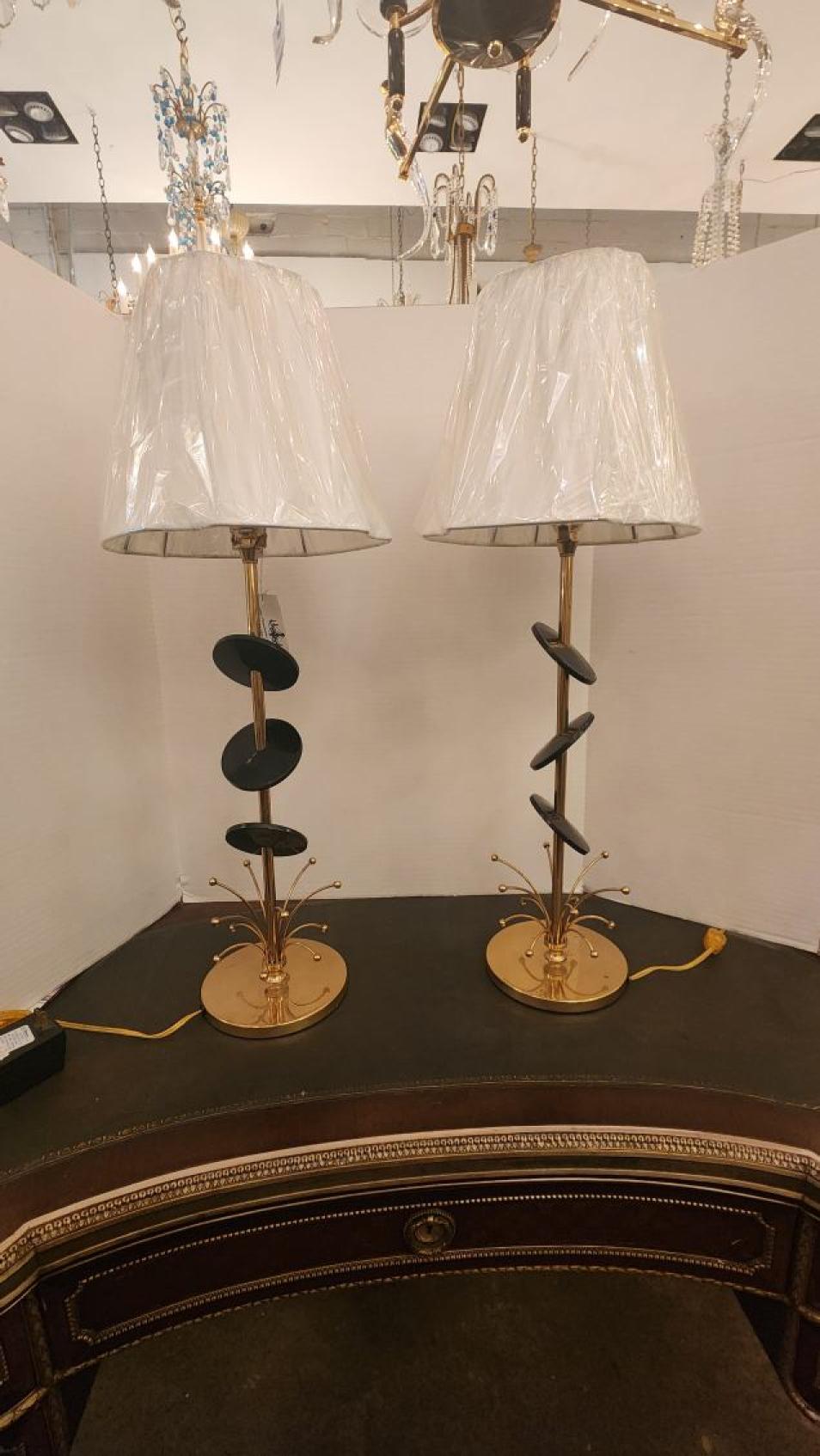 XX secolo Coppia di lampade moderne in ottone Rembrandt in vendita