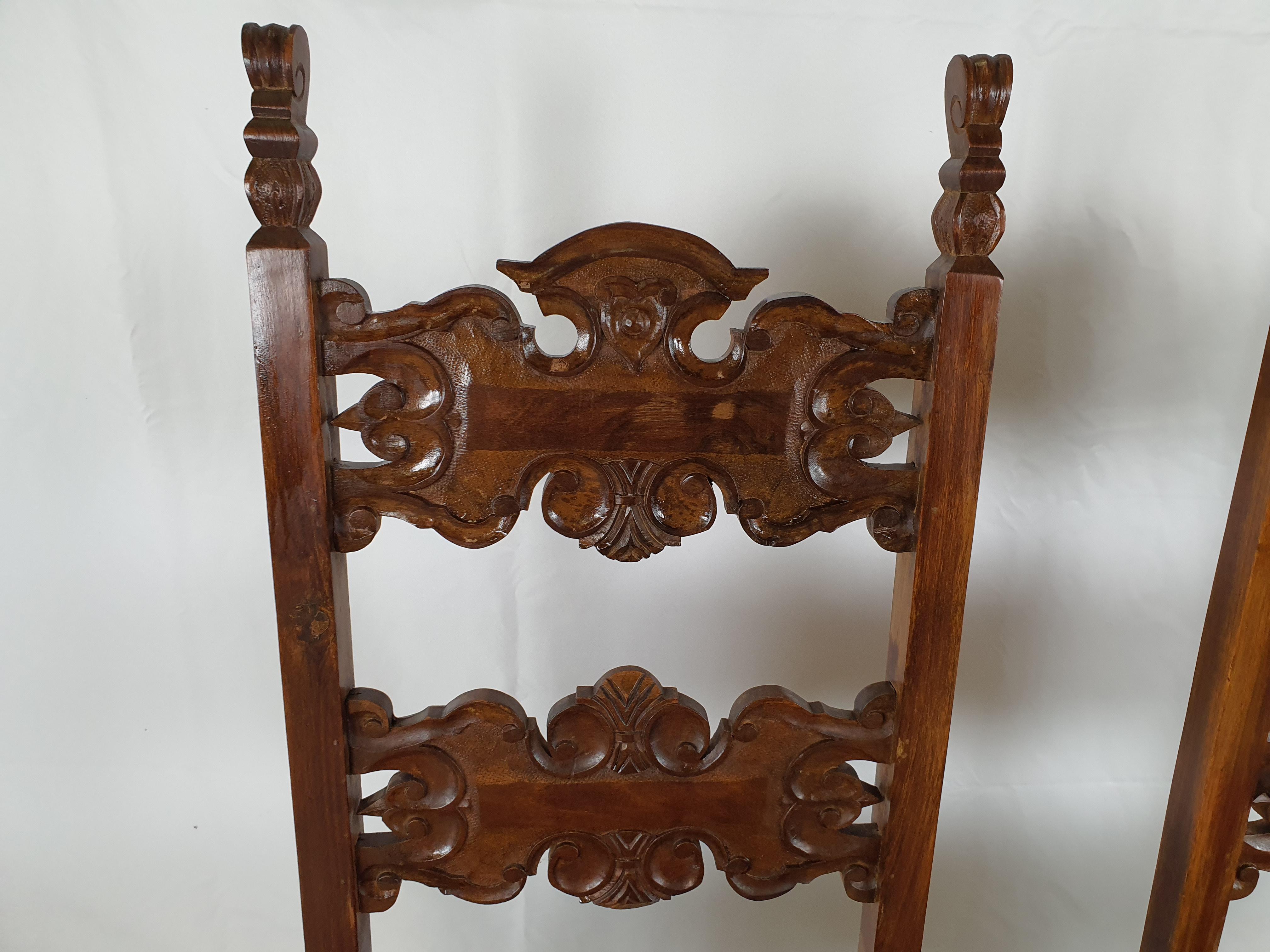 Early 20th Century Pair of Renaissance Chairs from the Early 1900s