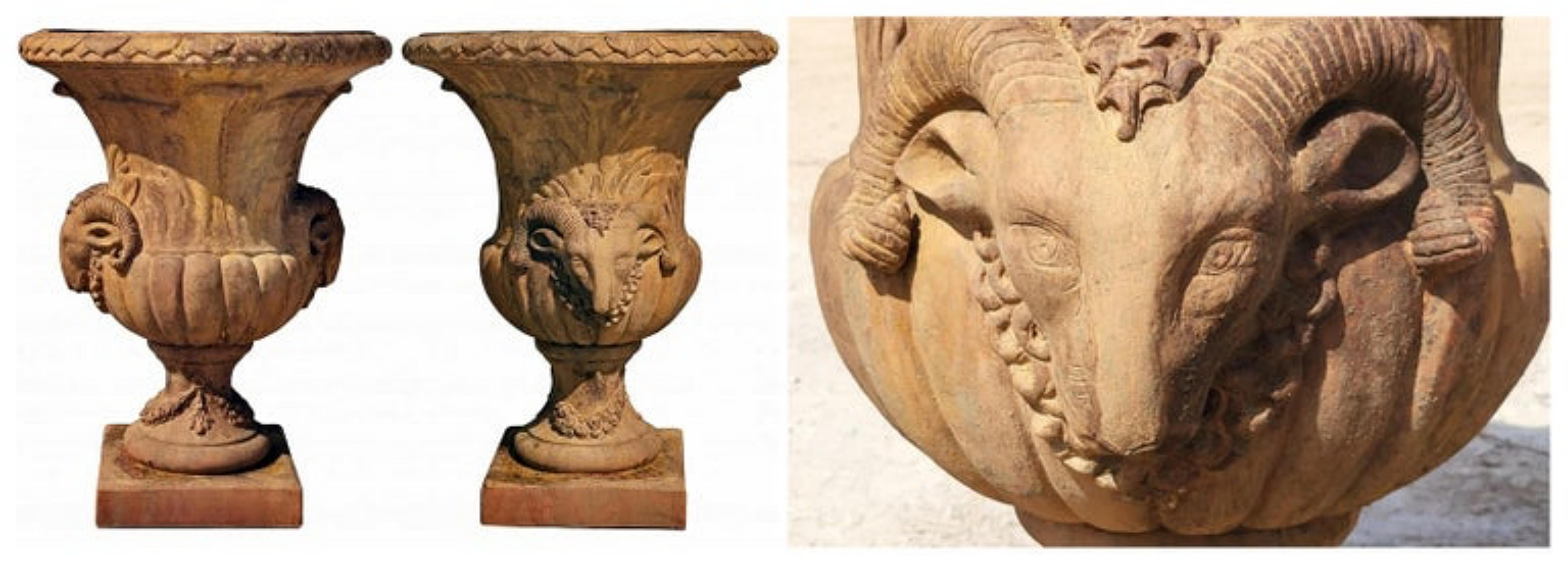 Pair Of Renaissance Florentine vases with aries heads.
Early 20th century


Copy of a Florentine Renaissance vase with two large Aries heads and four huge Achantus leaves. 
Square base with small festoons.
Handmade.

Measures: height 90