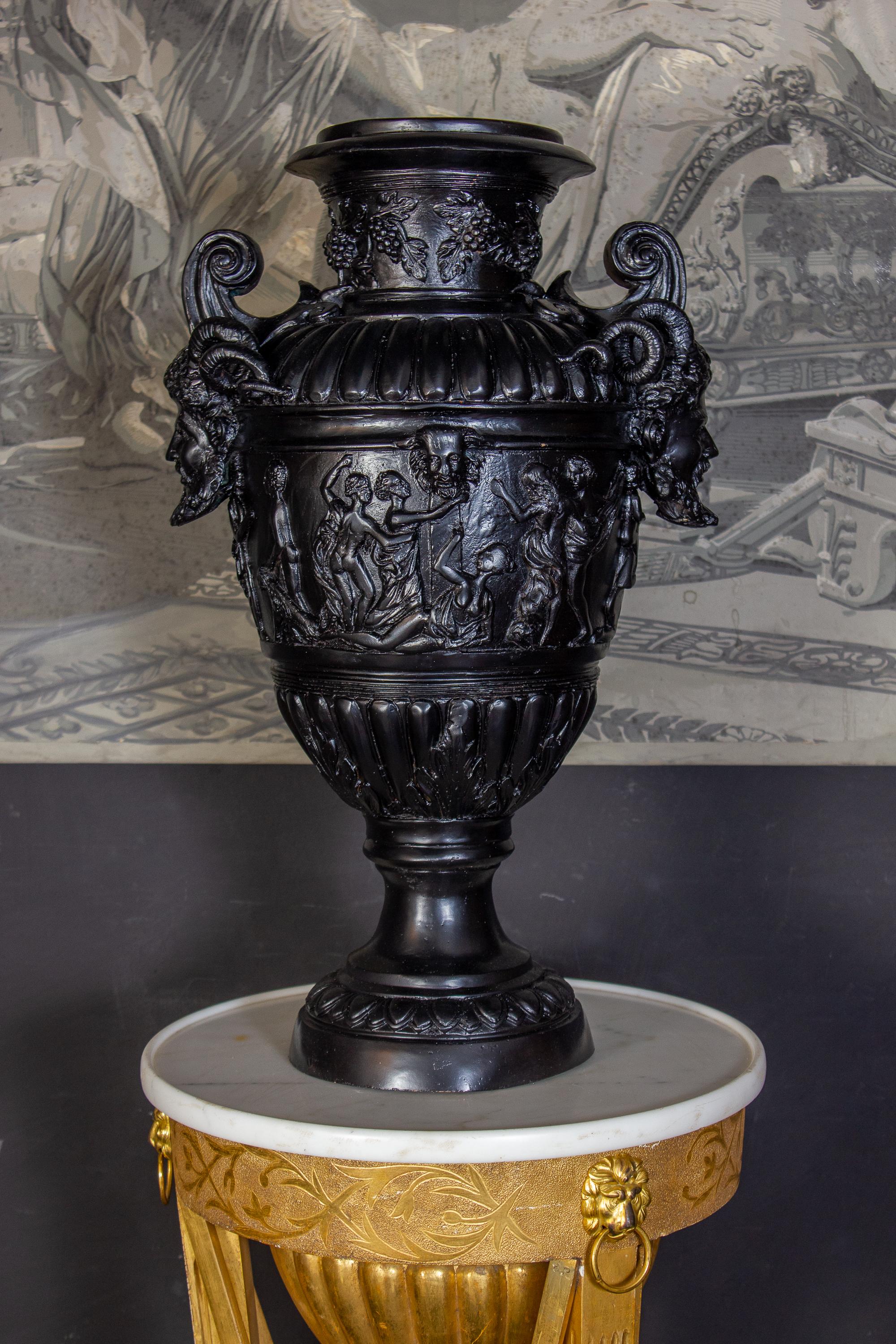 italien Paire de vases Renaissance Revive en bronze peint en noir en vente