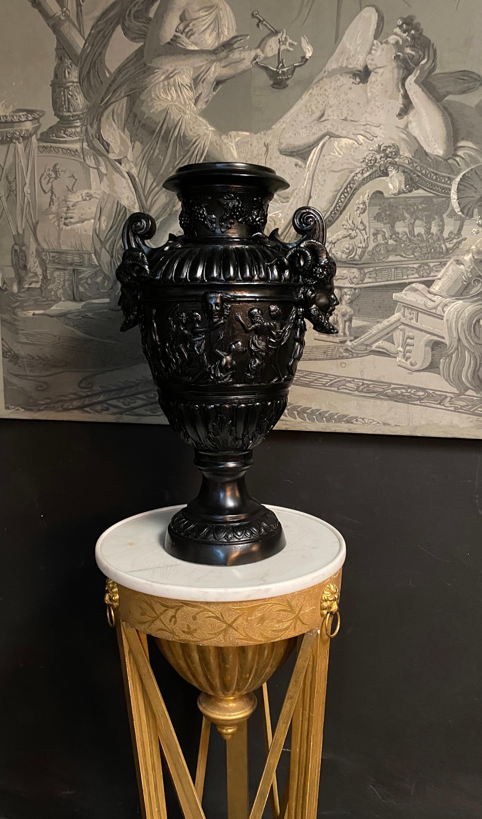 Bronze Paire de vases Renaissance Revive en bronze peint en noir en vente