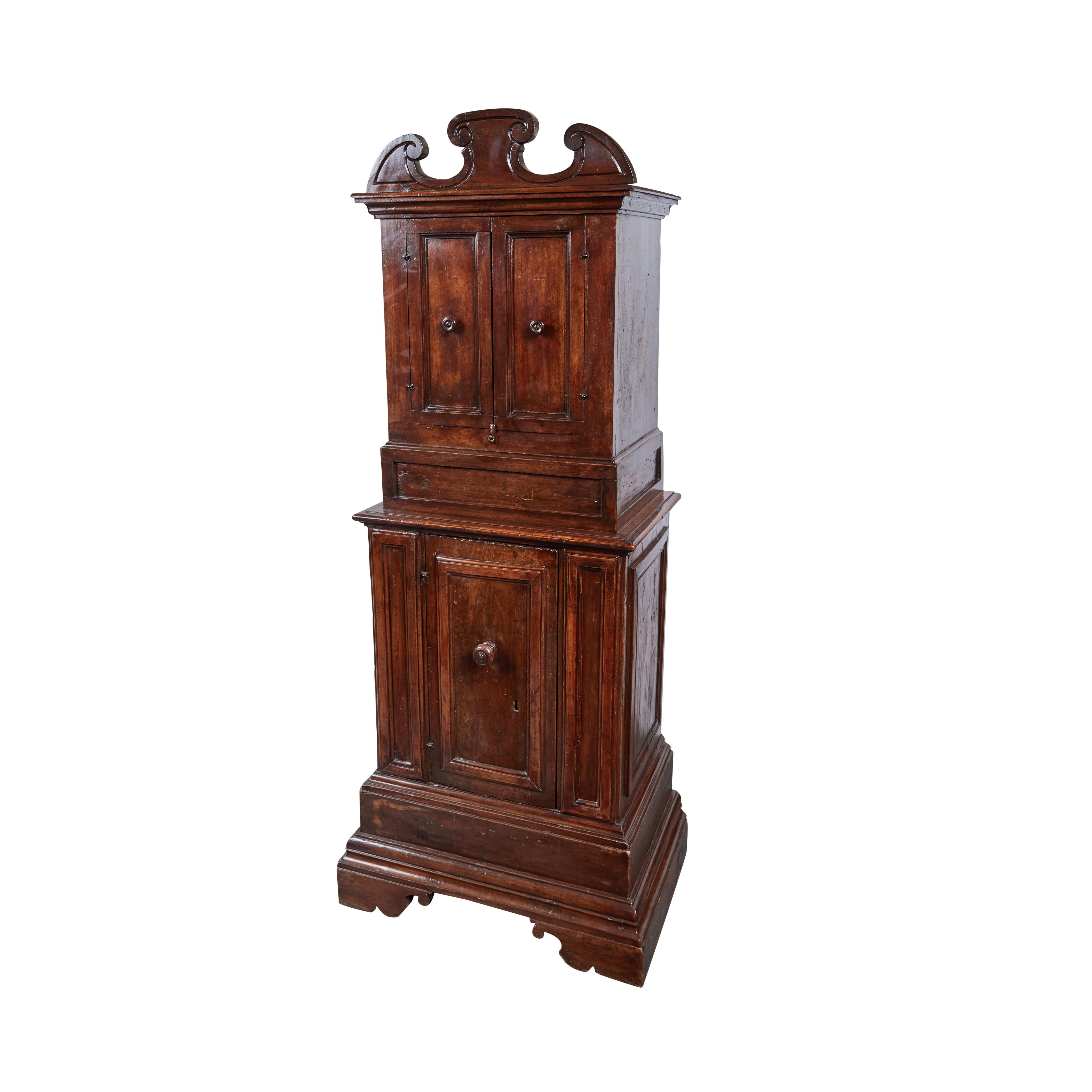 Pair of Renaissance Revival Cabinets For Sale 4