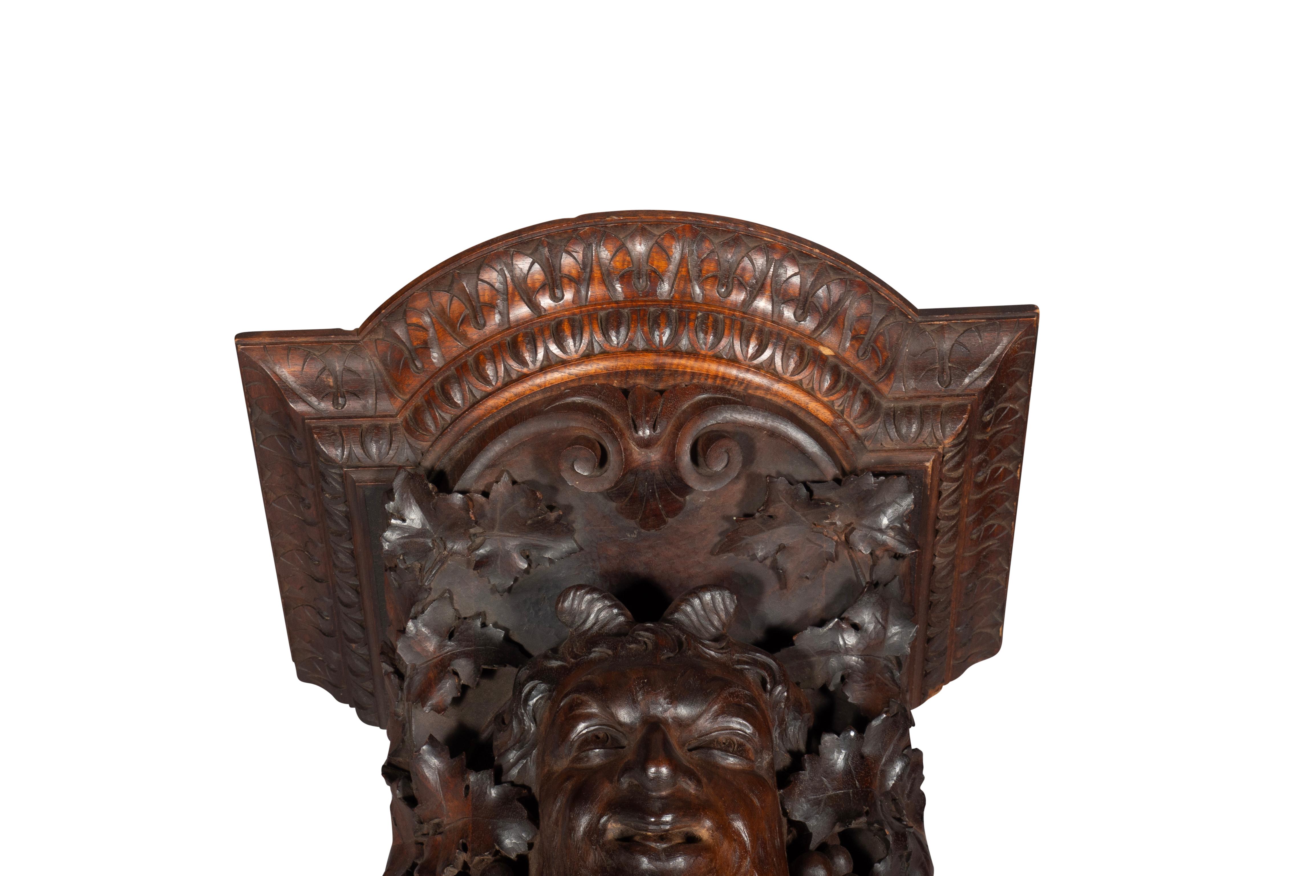 Late 19th Century Pair Of Renaissance Revival Carved Walnut Wall Brackets By Luigi Frullini For Sale