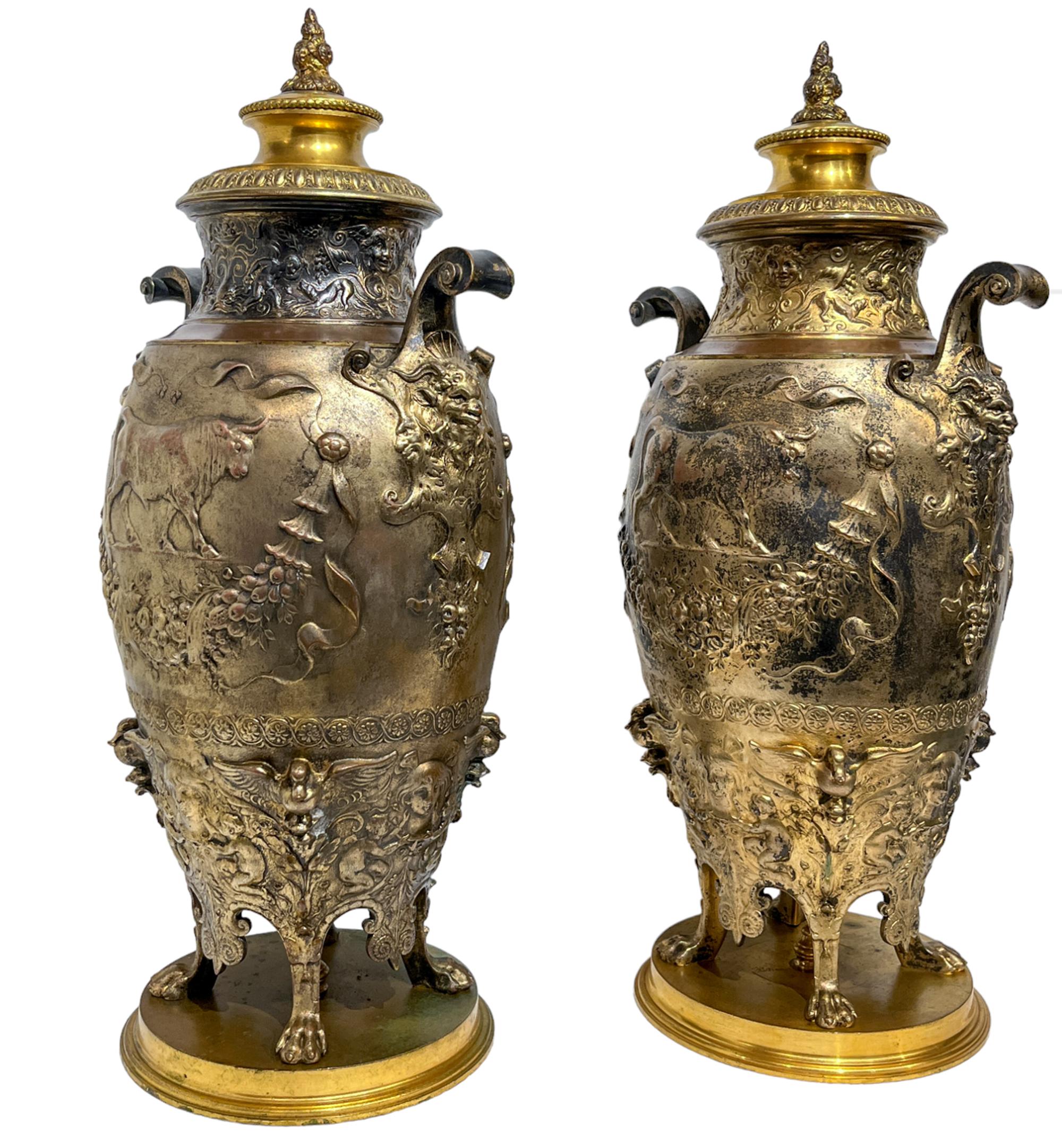 Coppia di urne rinascimentali in bronzo dorato di Levillain In condizioni buone in vendita a New York, NY