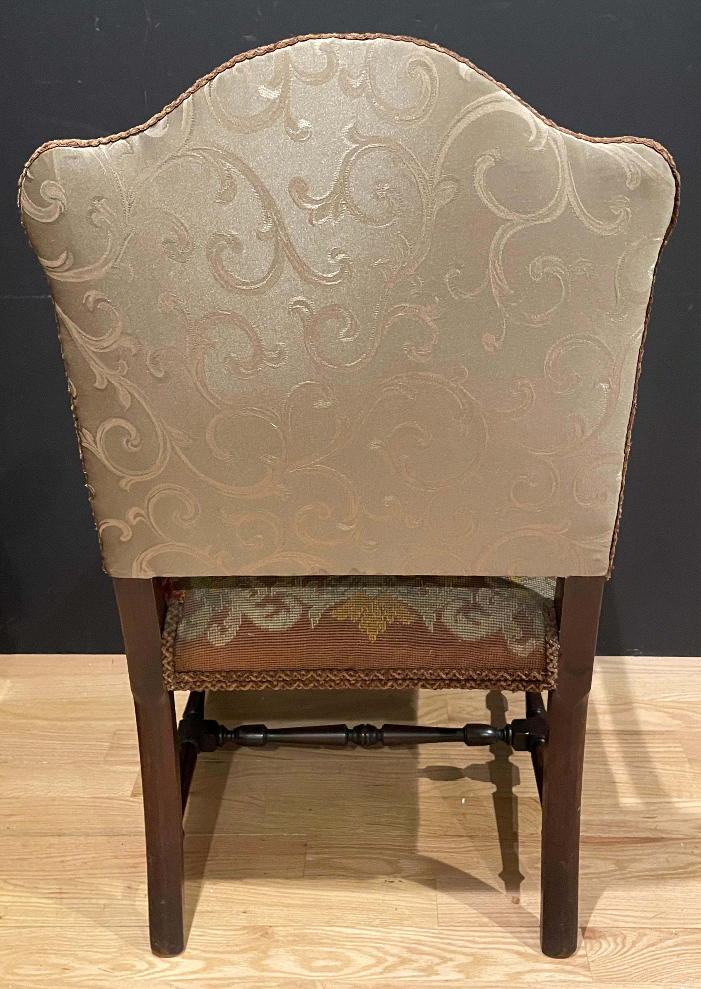 Ein Paar Petit Point-Sessel im Renaissance-Stil (Neorenaissance) im Angebot