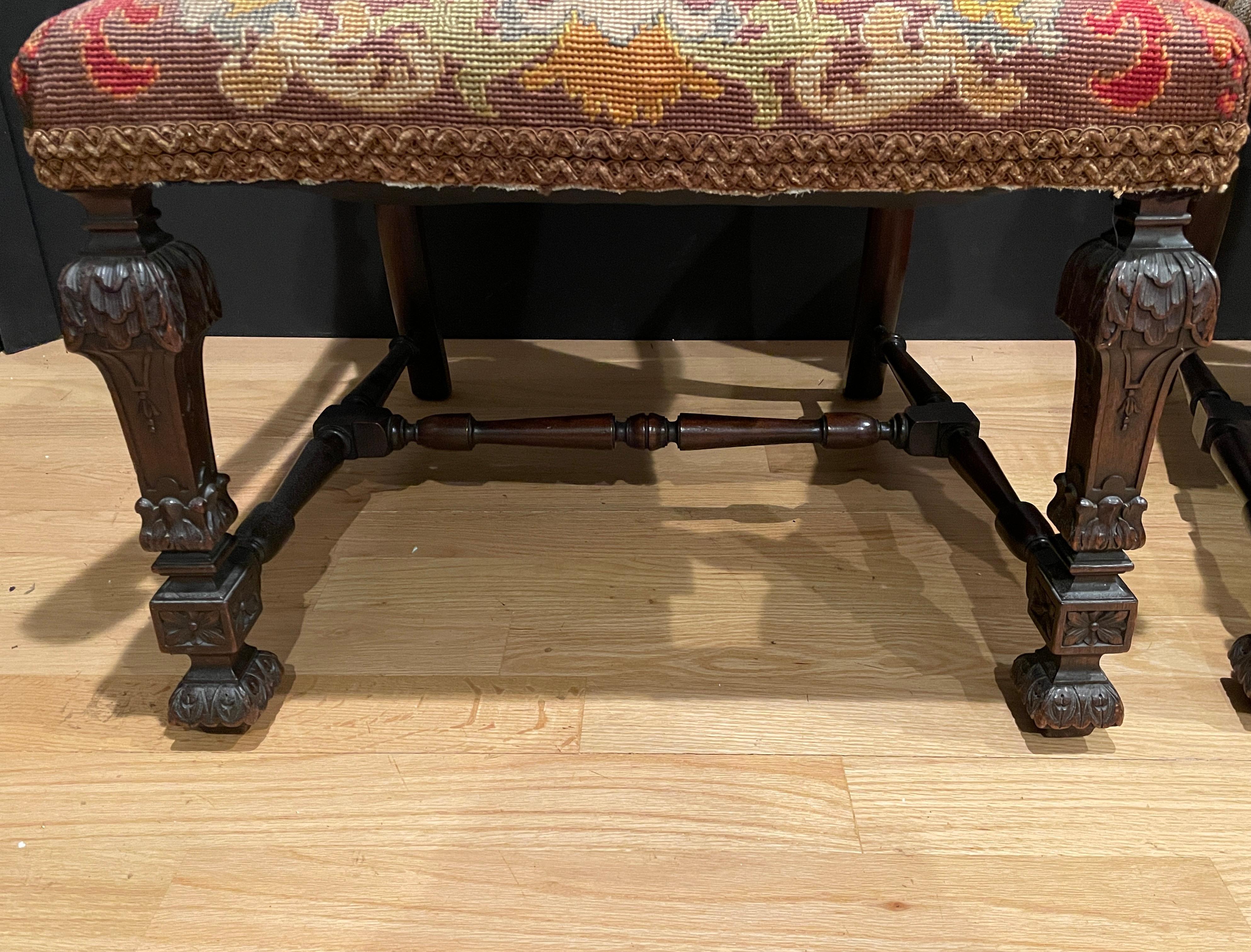 Ein Paar Petit Point-Sessel im Renaissance-Stil im Zustand „Gut“ im Angebot in Norwood, NJ