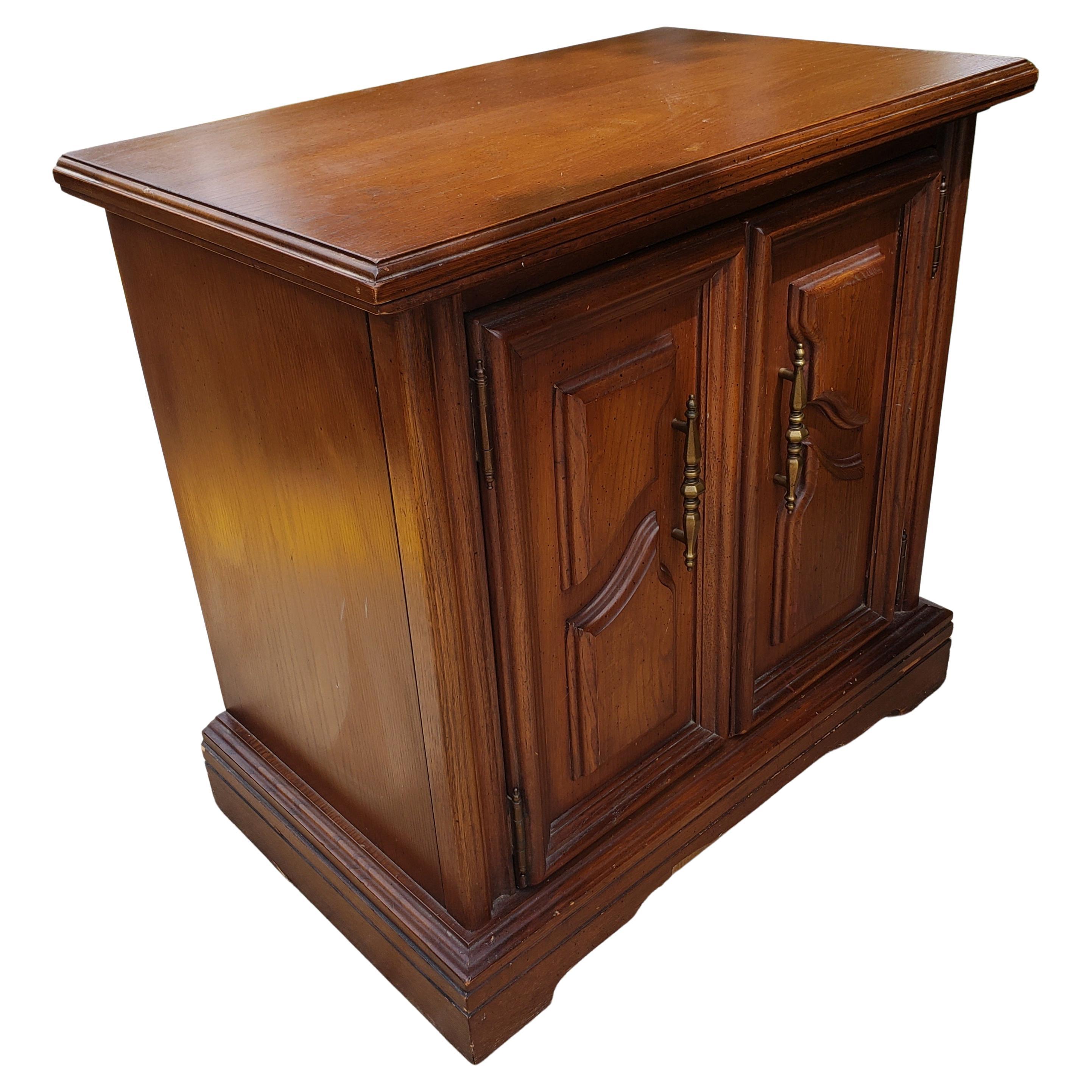 Pair of Renaissance Style Fruitwood French Doors Side Tables Nightstands In Good Condition For Sale In Germantown, MD
