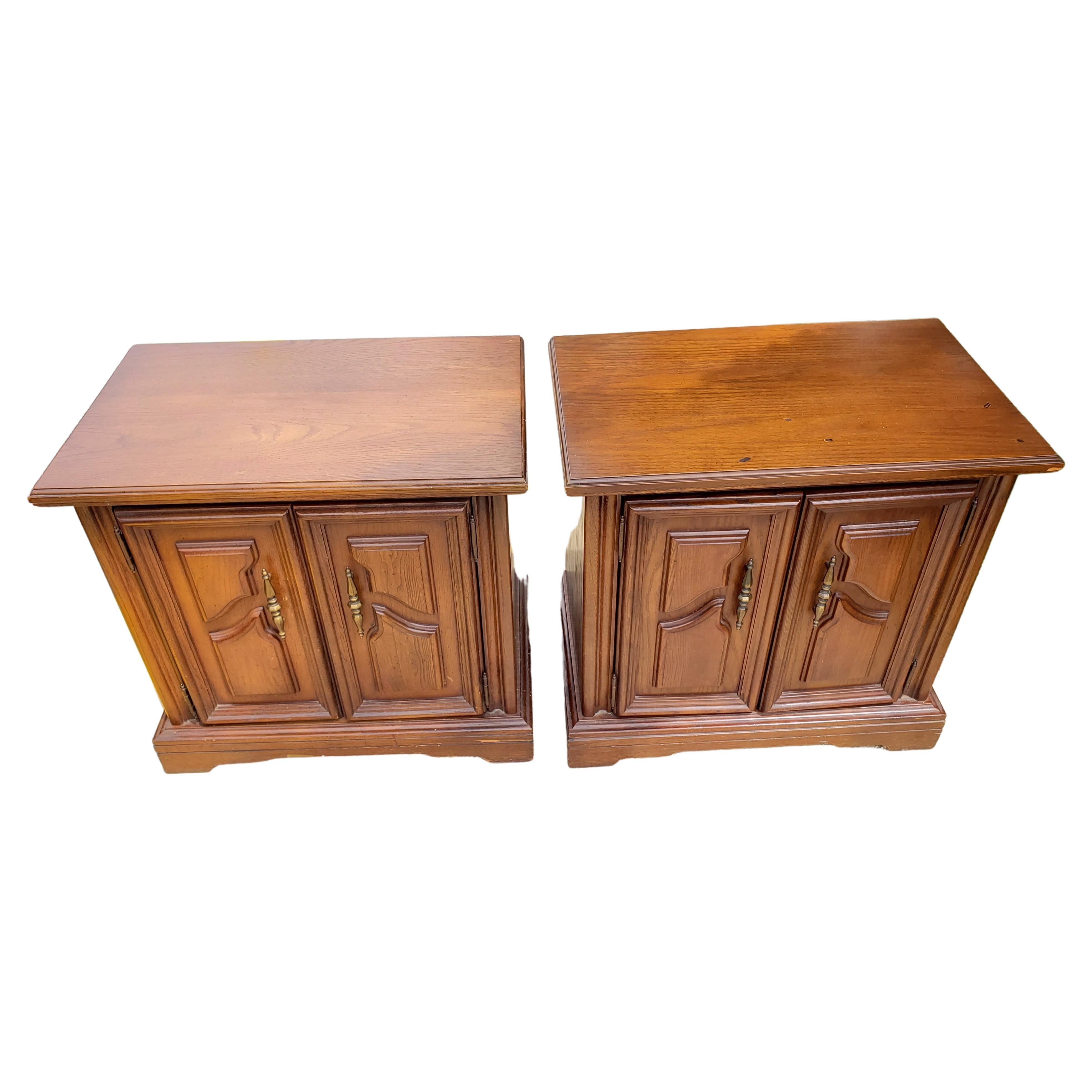 20th Century Pair of Renaissance Style Fruitwood French Doors Side Tables Nightstands For Sale