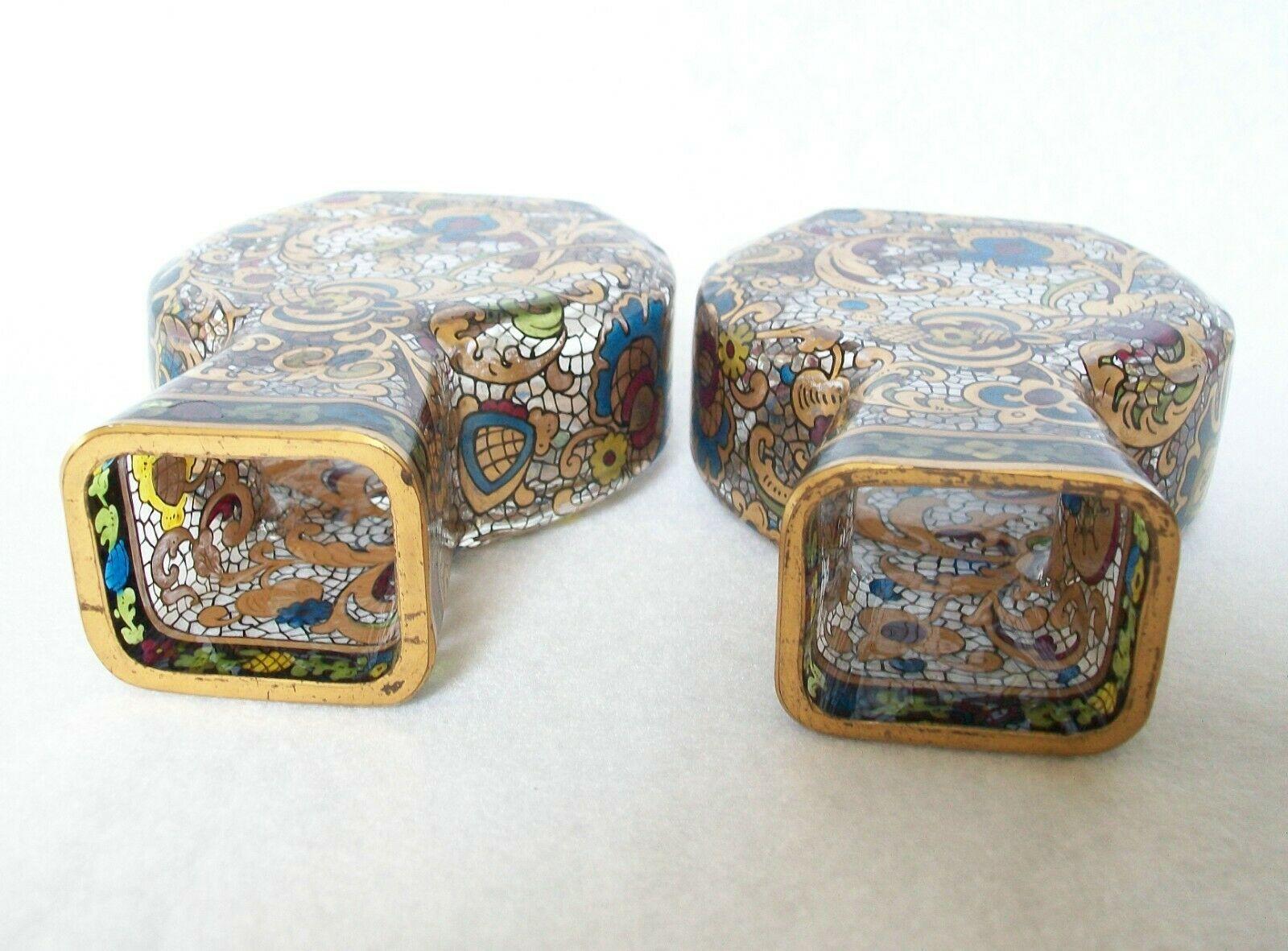 Paar vergoldete und emaillierte Glasvasen im Renaissance-Stil, Europa, 19. (Emaille) im Angebot