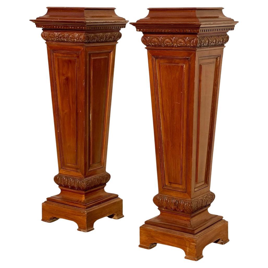 Paire de gaines / colonnes en noyer de style Renaissance en vente